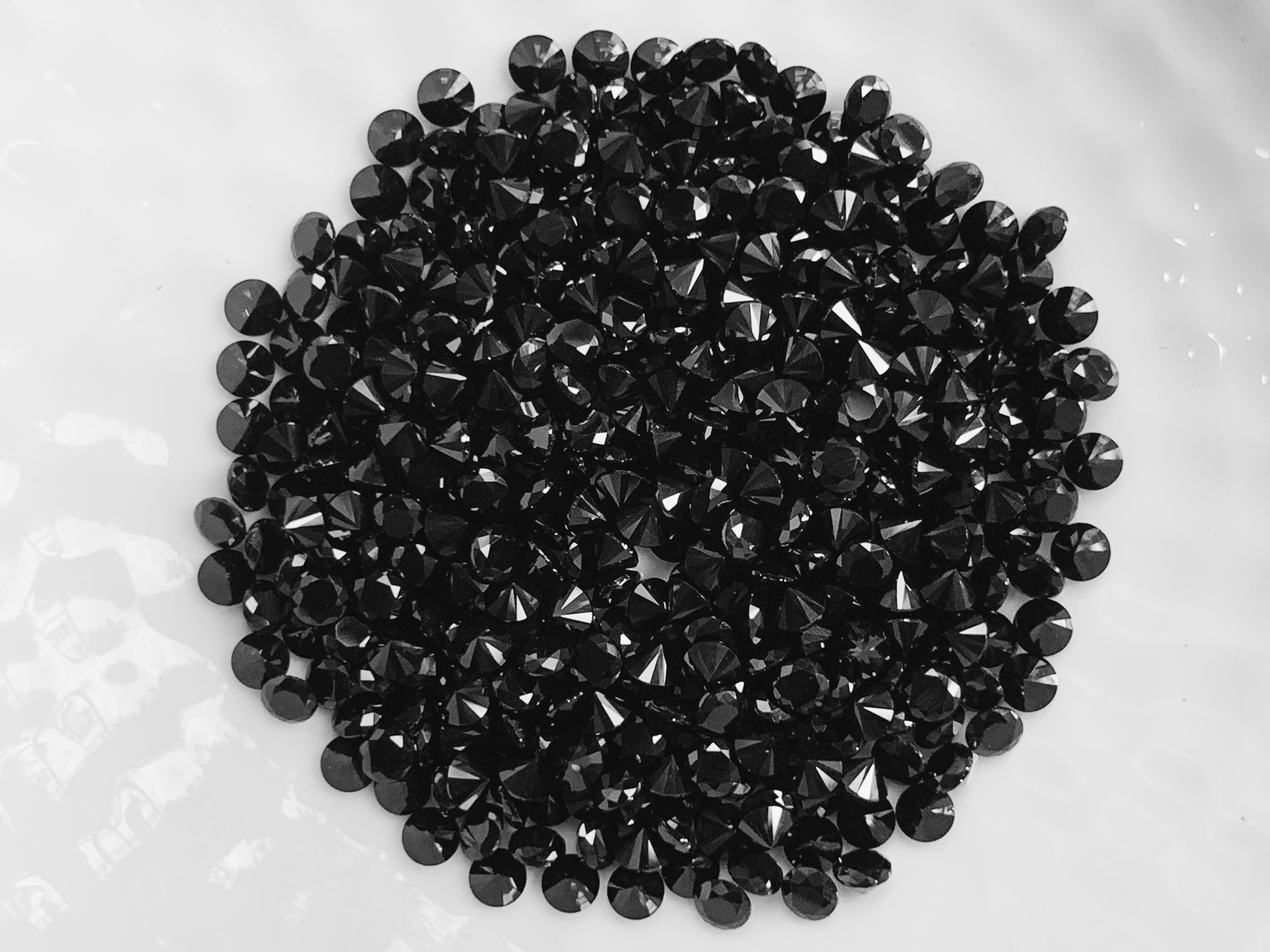 นิลกลม 2.5 มม. 5 กะรัต