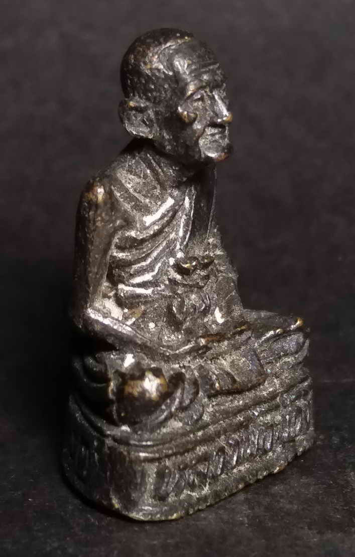 รหัสสินค้า พระกริ่ง พระหล่อ 047 รูปหล่อหลวงพ่อม่วง วัดบ้านทวน จ.กาญจนบุรี ใต้ฐานอุดกริ่ง สภาพสวย