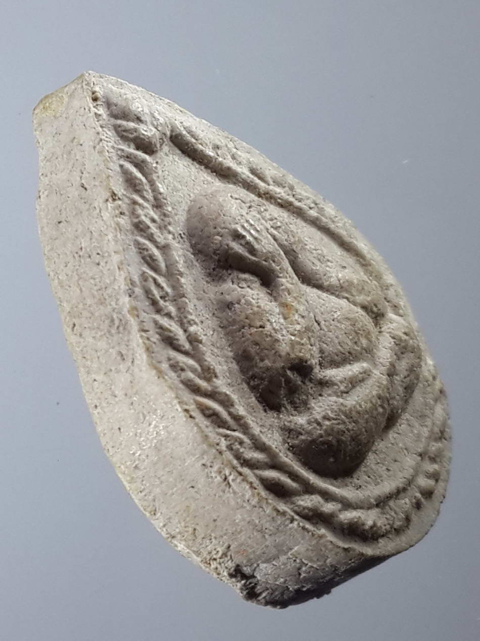 รหัสสินค้า พระปิดตา ทั่วไป 165 พระปิดตาเนื้อผง หลังยันต์ ไม่ทราบที่