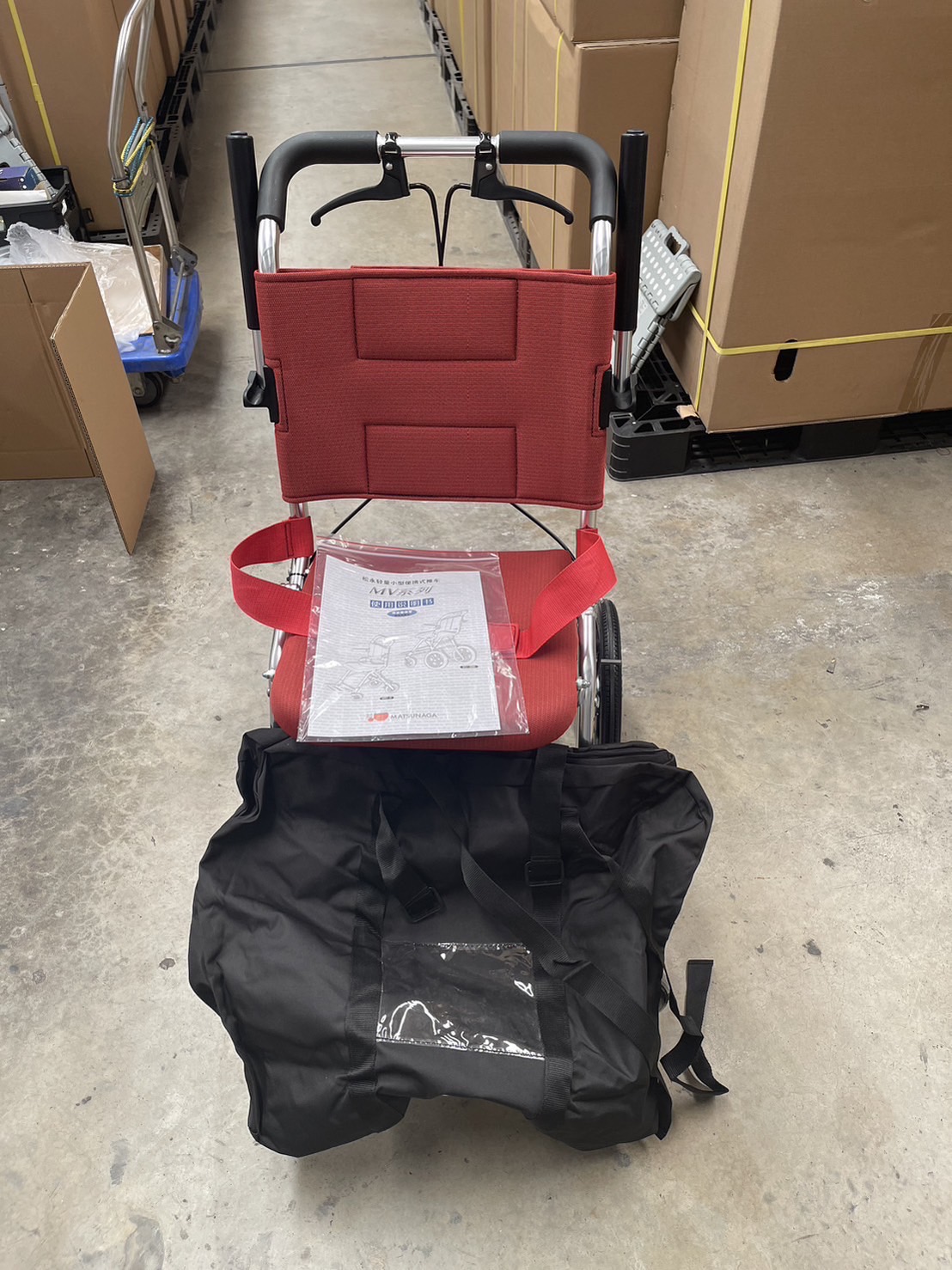 รถเข็นน้ำหนักเบา แบรนด์ญี่ปุ่น Matsunaga Wheelchair (車いす) รุ่น MV888 + แถมฟรีกระเป๋าใส่รถเข็นสำหรับเดินทาง (รุ่นยอดนิยม)