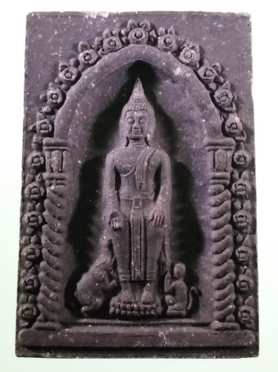 รหัสสินค้า พระมีกล่อง 4015 หลวงพ่อโต สร้างด้วยเนื้อเก่า รักเก่า และทองเก่า ได้จากการบูรณะองค์หลวงพ่อโต วัดป่าเลไลยก์ จ.สุพรรณบุรี พระสวยกล่องเดิม