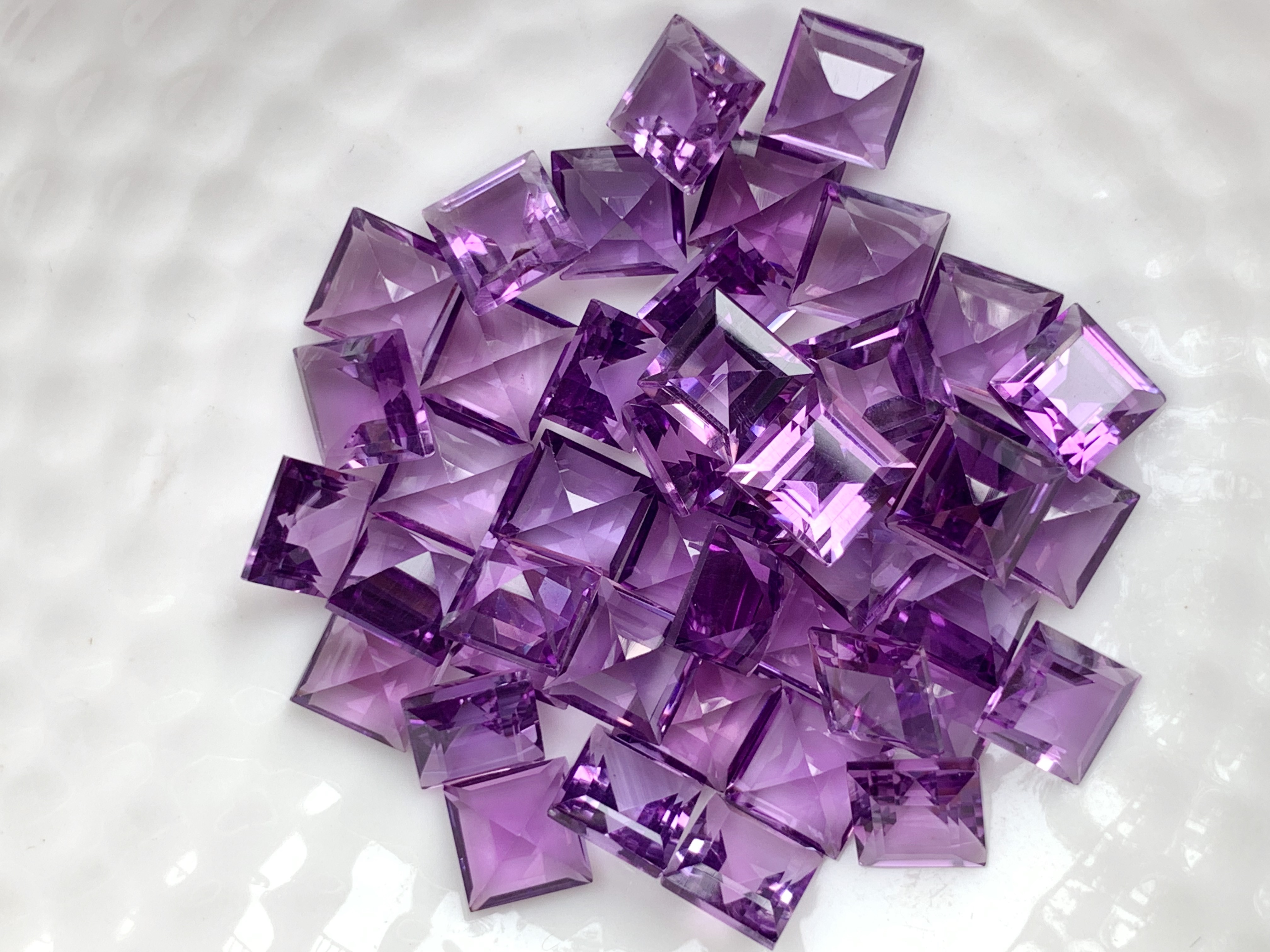 อเมทิสสี่เหลี่ยม 6 มม. 5 กะรัต