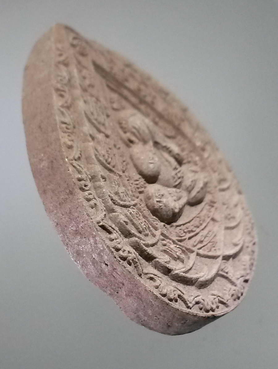 รหัสสินค้า พระปิดตาทั่วไป 247 พระปิดตาเนื้อผงหยดน้ำ จงรวยเงินทอง มหาวัน ไม่ทราบที่