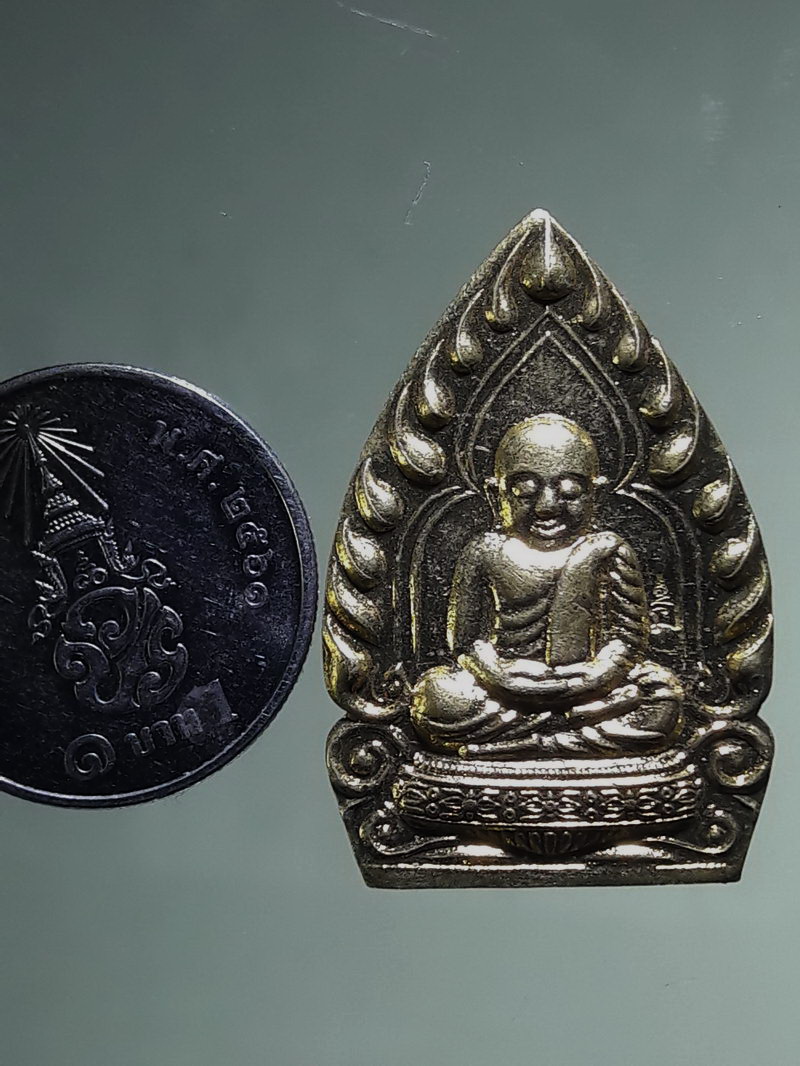 antig FB 377 เหรียญทองฝาบาตรพิมพ์เจ้าสัว หลวงพ่อเงิน วัดบางคลาน ออกวัดวิจิตราราม อำเภอเมือง จังหวัดพิจิตร รุ่นเศรษฐีใหม่ ตอกโค๊ต