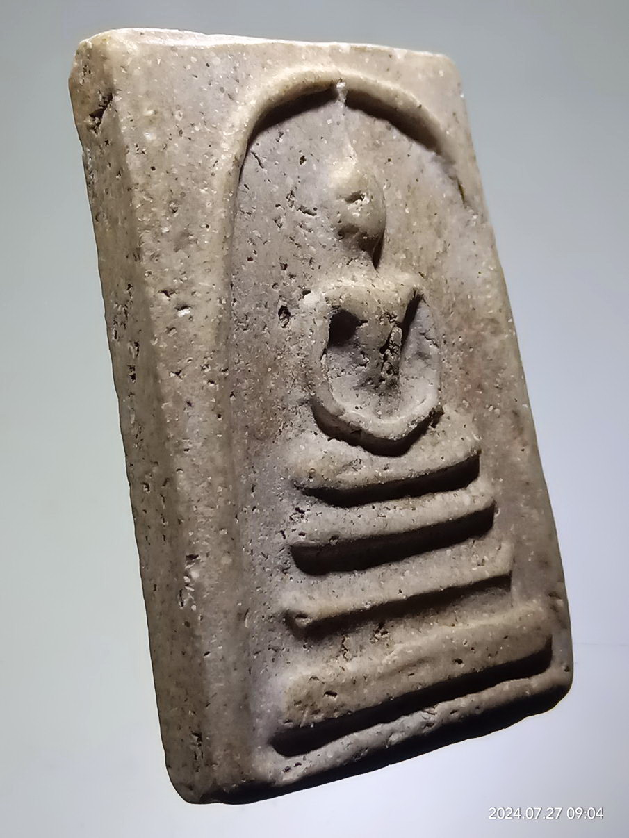 รหัสสินค้า พระสมเด็จ วัดต่างๆ 1296 พระสมเด็จเนื้อผง หลังตราแผ่นดิน ไม่ทราบปีที่สร้าง เนื้อหาเก่ามีอายุ ขนาดเมื่อเทียบกับเหรียญบาท พระรายการนี้ให้เช่าบูชาแล้ว