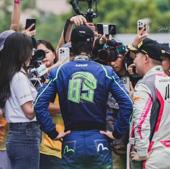 เสื้อยืด หวังอี้ป๋อ Wang Yibo EVISU No.85 Racing