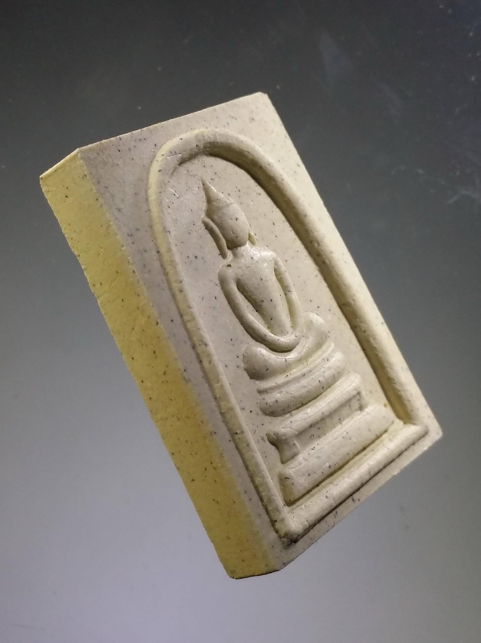 รหัสสินค้า พระมีกล่อง 3774 พระสมเด็จเอวเล็ก พิมพ์ใหญ่ หลวงพ่ออุดมทรัพย์ วัดประสิทธิเวช อำเภอองครักษ์ จังหวัดนครนายก สร้างปี 2556 กดโค้ด ที่ขอบด้านล่าง