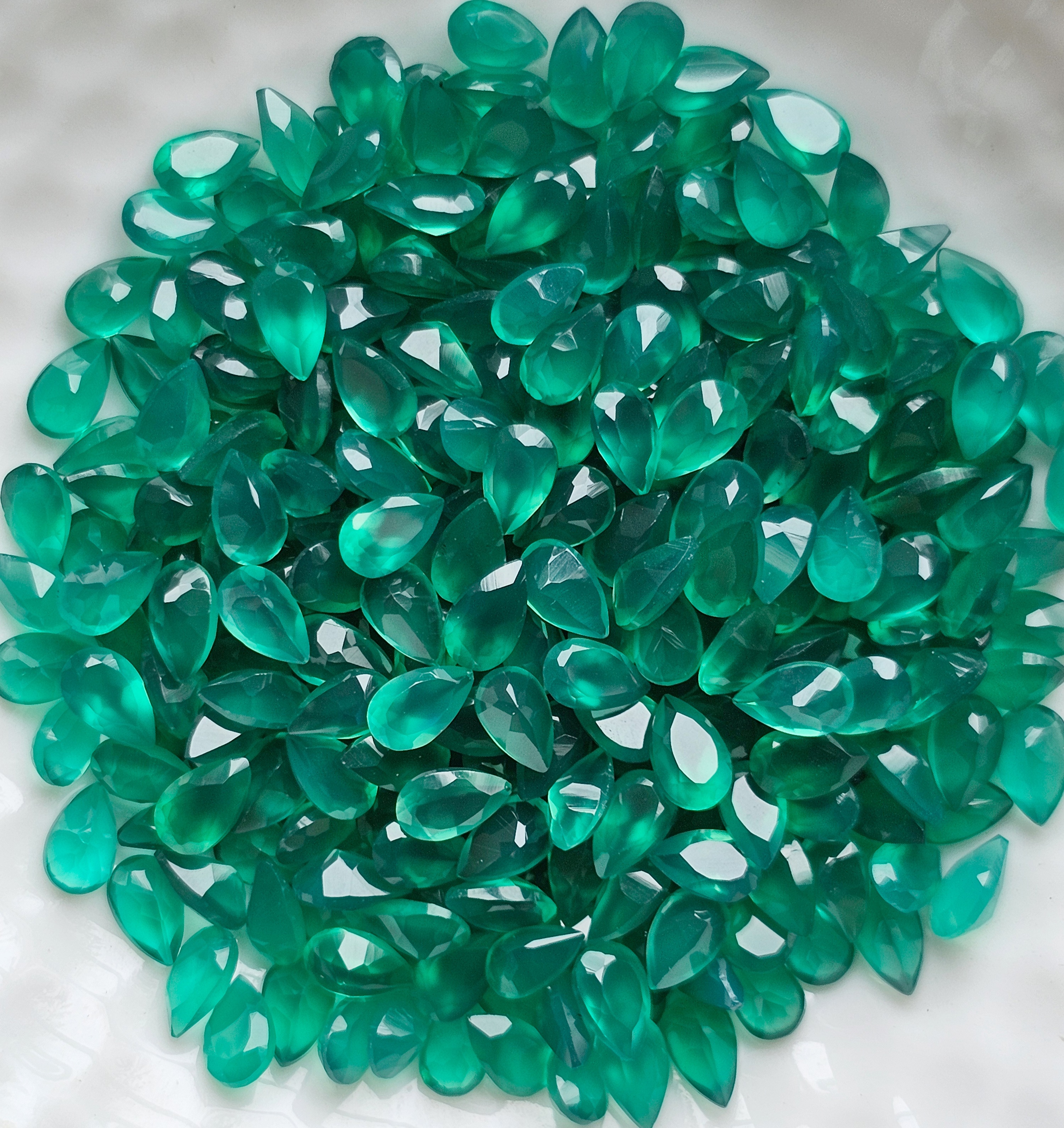 พลอยโมราหยดน้ำ 5x3mm. 5 กะรัต