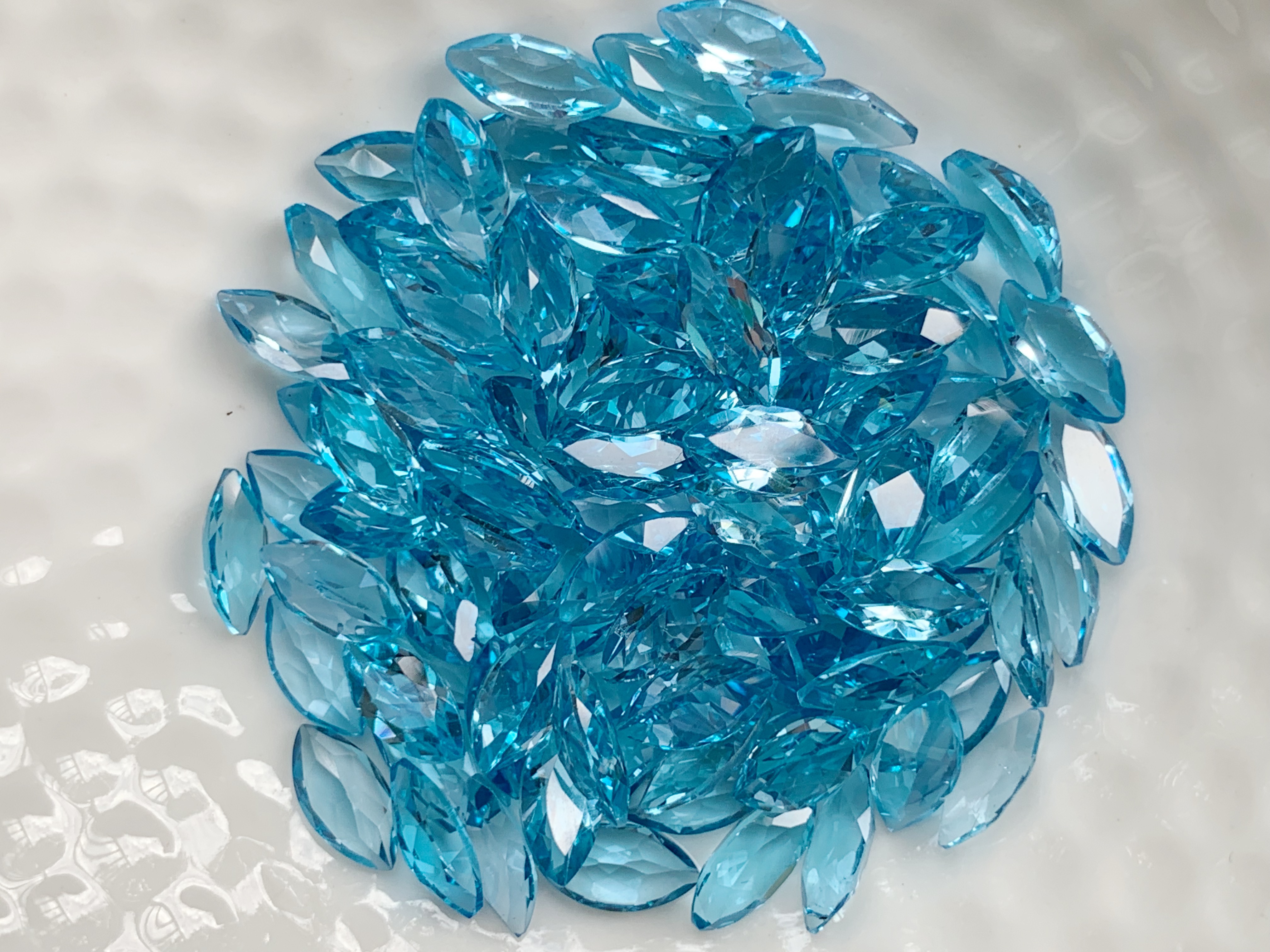 สวิสบลูโทปาสมาคี 8X4 มม. 5 กะรัต