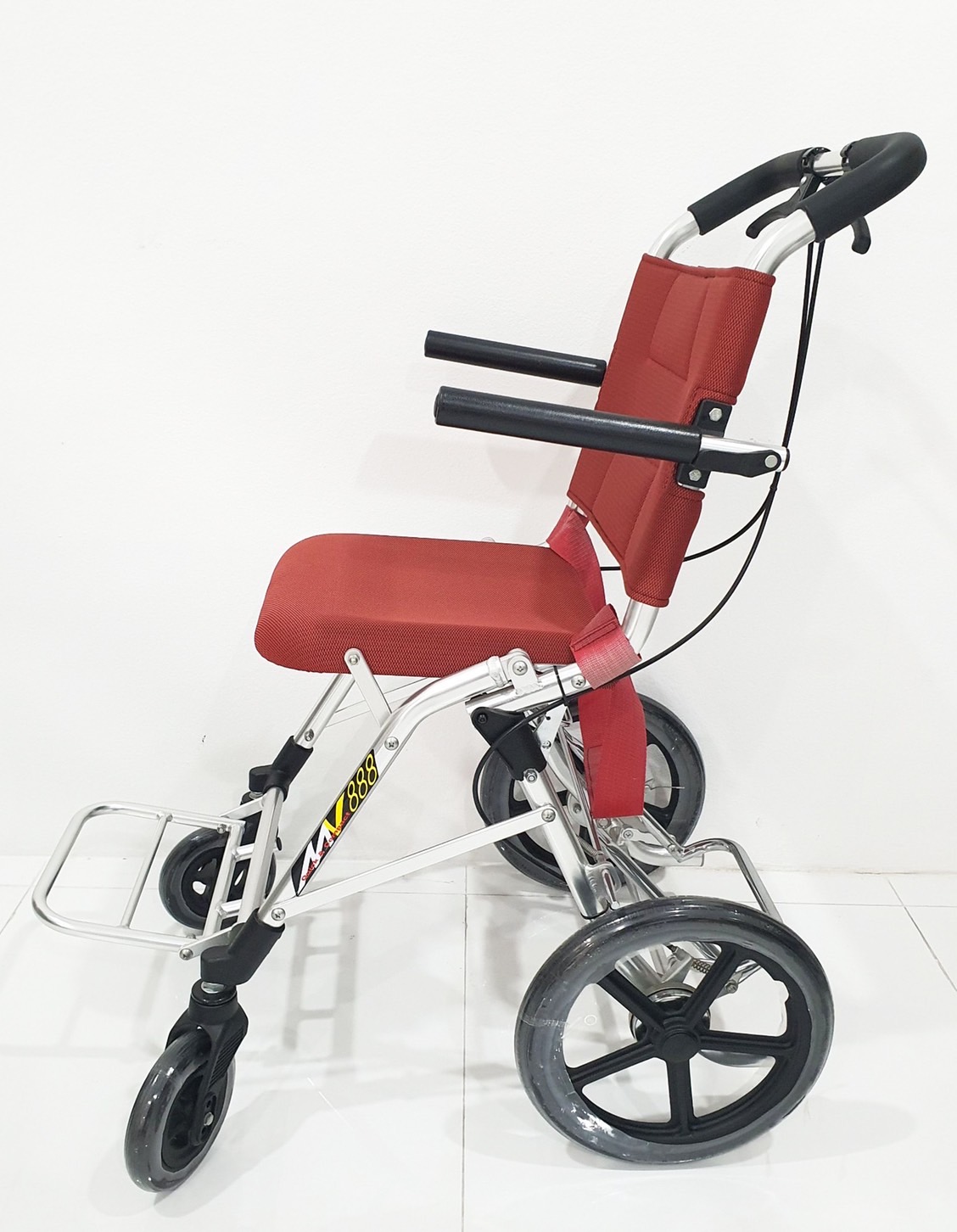 รถเข็นน้ำหนักเบา แบรนด์ญี่ปุ่น Matsunaga Wheelchair (車いす) รุ่น MV888 + แถมฟรีกระเป๋าใส่รถเข็นสำหรับเดินทาง (รุ่นยอดนิยม)