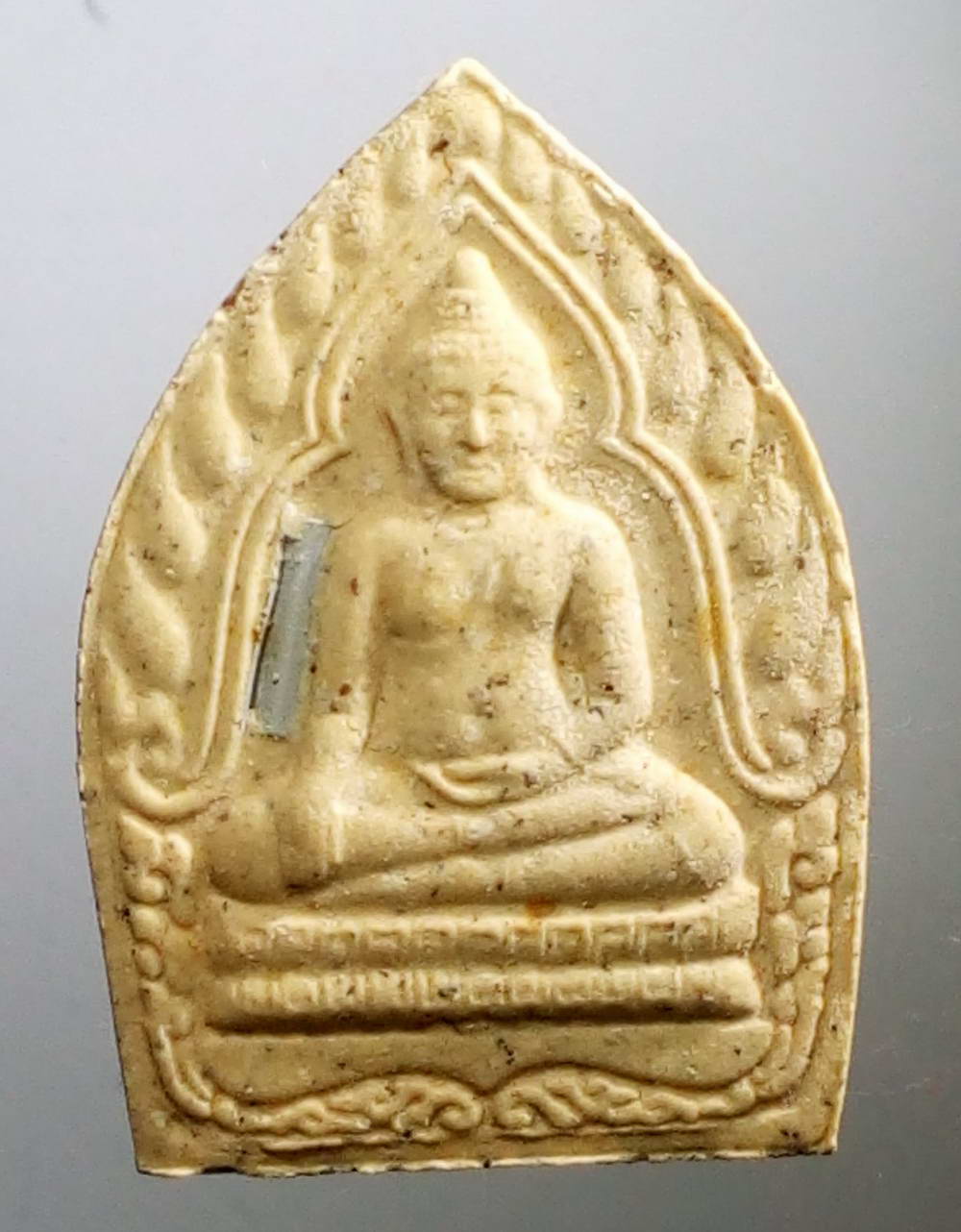 รหัสสินค้า พระมีกล่อง 169 พระผงฝังตะกรุด ปั๊มตรายาง หลวงพ่อคูณ เจ้าสัวเสาร์ 5 สร้างปี 2537