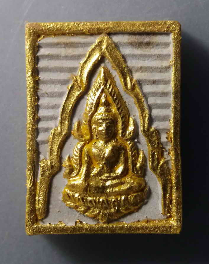 รหัสสินค้า พระมีกล่อง 072 พระพุทธชินราชเนื้อผง รุ่นโครงการอาหารกลางวัน วัดพระศรีรัตนมหาธาตุวรวิหาร จ.พิษณุโลก สร้างปี 2536 พิมพ์มีขนาดเท่ากับพระผงของขวัญ วัดปากน้ำ พระเกจิปลุกเสก เพียบ ไม่เก็บวันนี้ วันหน้าท่านจะเสียใจ