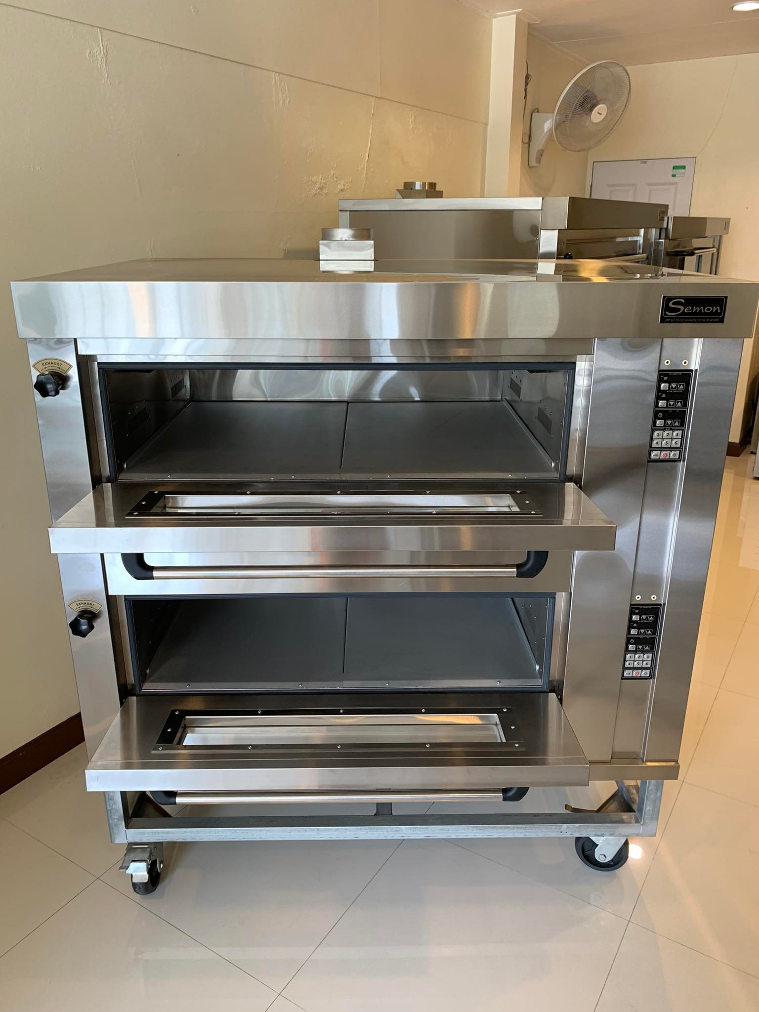 เตาอบขนมแก๊สคุมไฟฟ้า 2 ชั้น 4 ถาด Si-DO24G แบรนด์ Semon