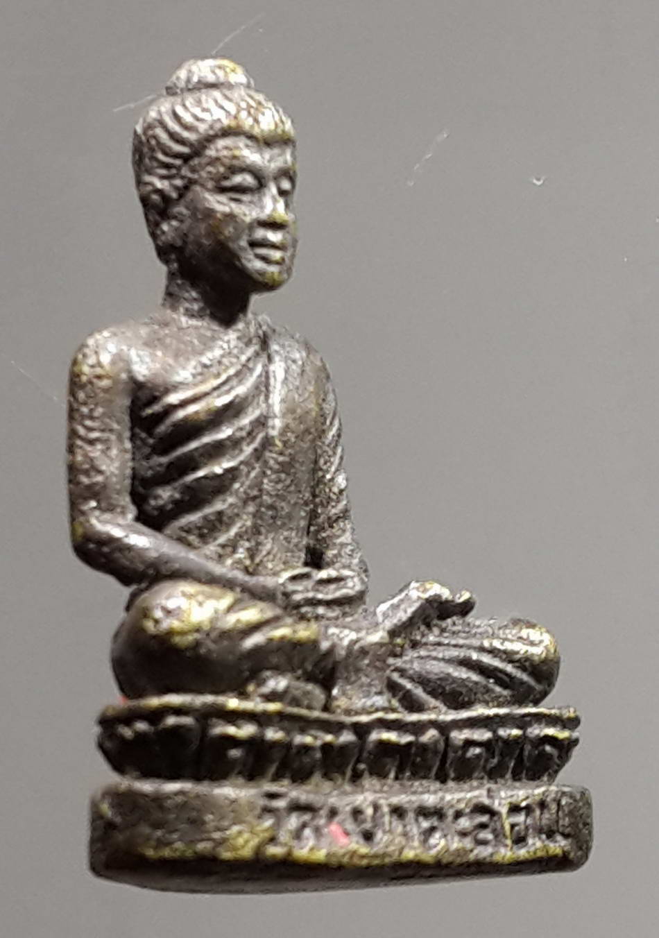 รหัสสินค้า พระกริ่ง พระหล่อ 293 รูปหล่อพระพุทธเจ้ามหาศาสดาโลก วัดเขาตะล่อม สร้างปี 2537 เนื้อทองเหลืองรมดำ พระรายการนี้ให้เช่าบูชาแล้ว