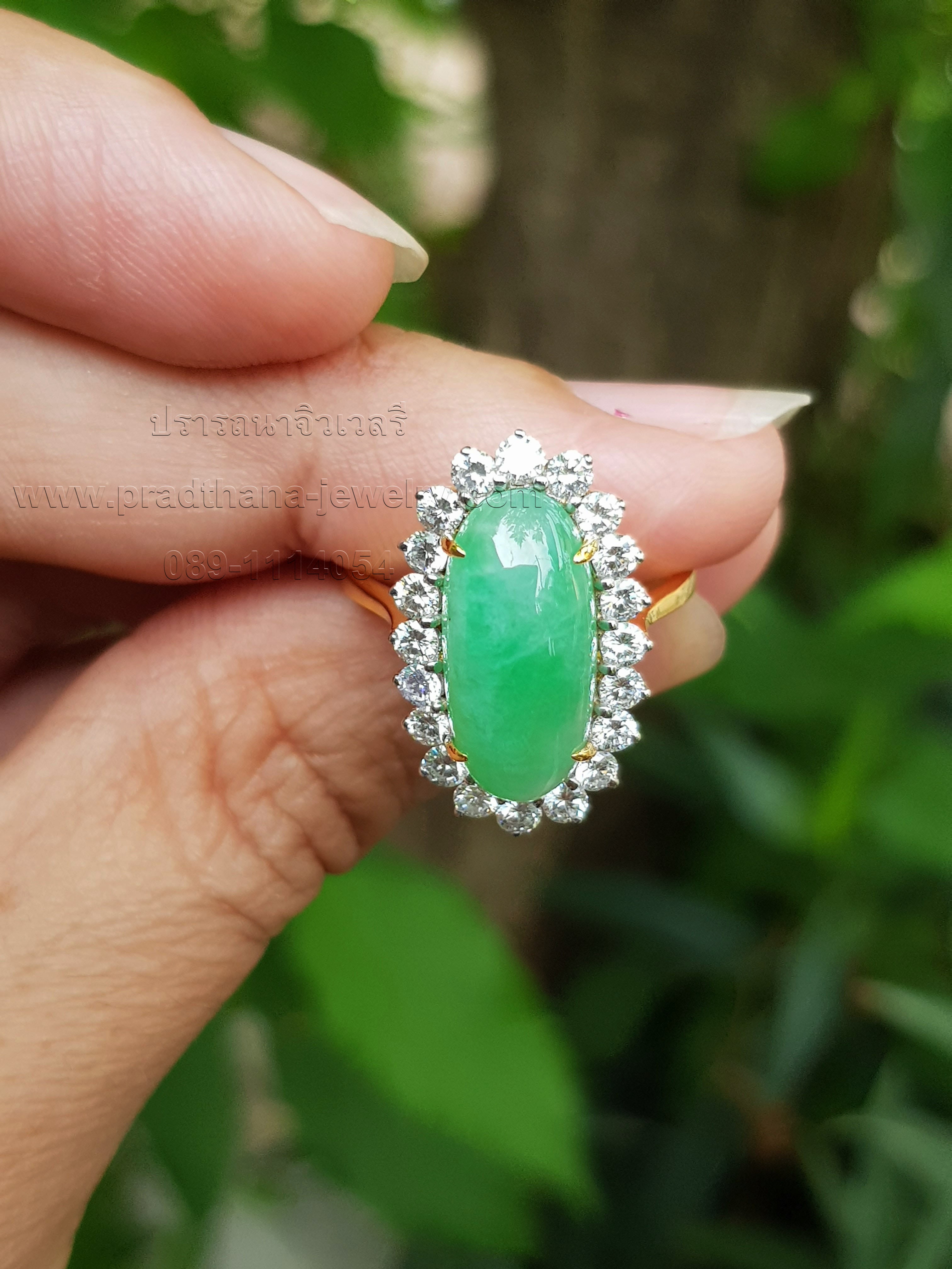 แหวนหยกล้อมเพชร