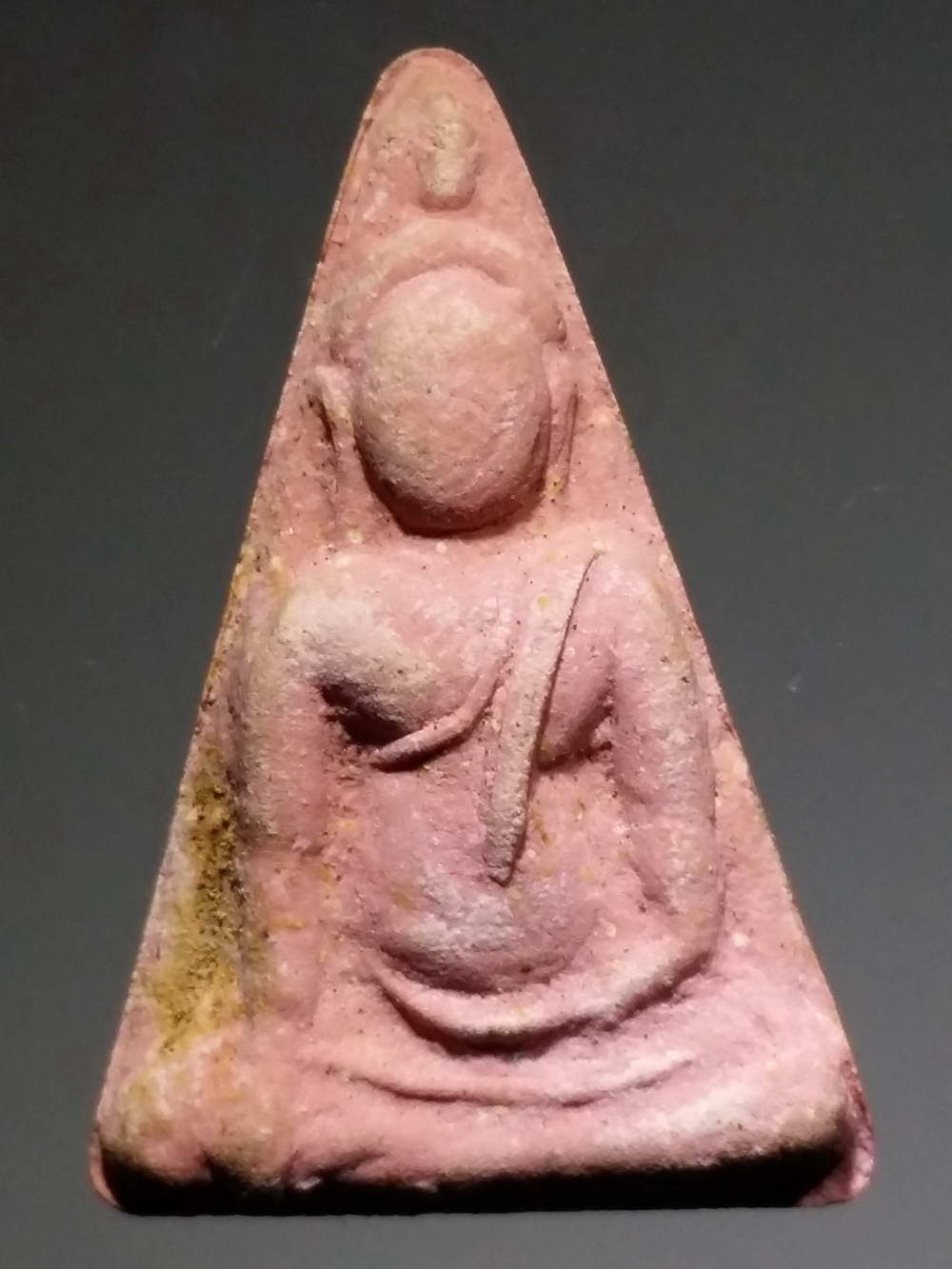 รหัสสินค้า พระมีกล่อง 194 พระนางพญาเนื้อผงฝังแร่มวลสารหลวงปู่โทน กันตสีโล วัดบูรพาบ้านสะพือ อำเภอตระการพืชผล จังหวัดอุบลราชธานี ที่ระลึกครบรอบอายุ 92 ปี สร้างปี 2531