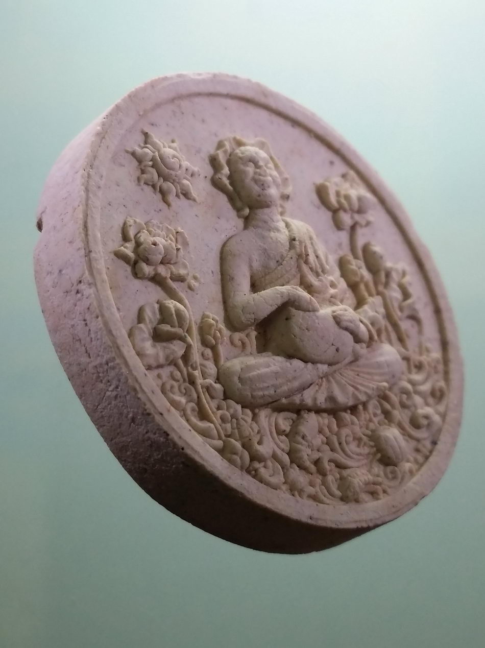 รหัสสินค้า พระมีกล่อง 4043 พระอุปคุตจกบาตรหยุดตะวัน พิมพ์จันทร์ลอยเนื้อผง code laser ด้านหลัง หมายเลข 7202 วัดแม่อายหลวง อำเภอแม่อาย จังหวัดเชียงใหม่ รุ่นฮวดใช้เศรษฐีพันล้าน จัดสร้างปี 2556