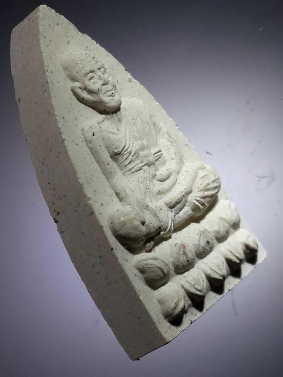 รหัสสินค้า พระไม่ทราบที่ 421 พระผงพิมพ์เตารีด หลวงปู่ทวด หลังเรียบปั๊มตรายาง ไม่ทราบวัด