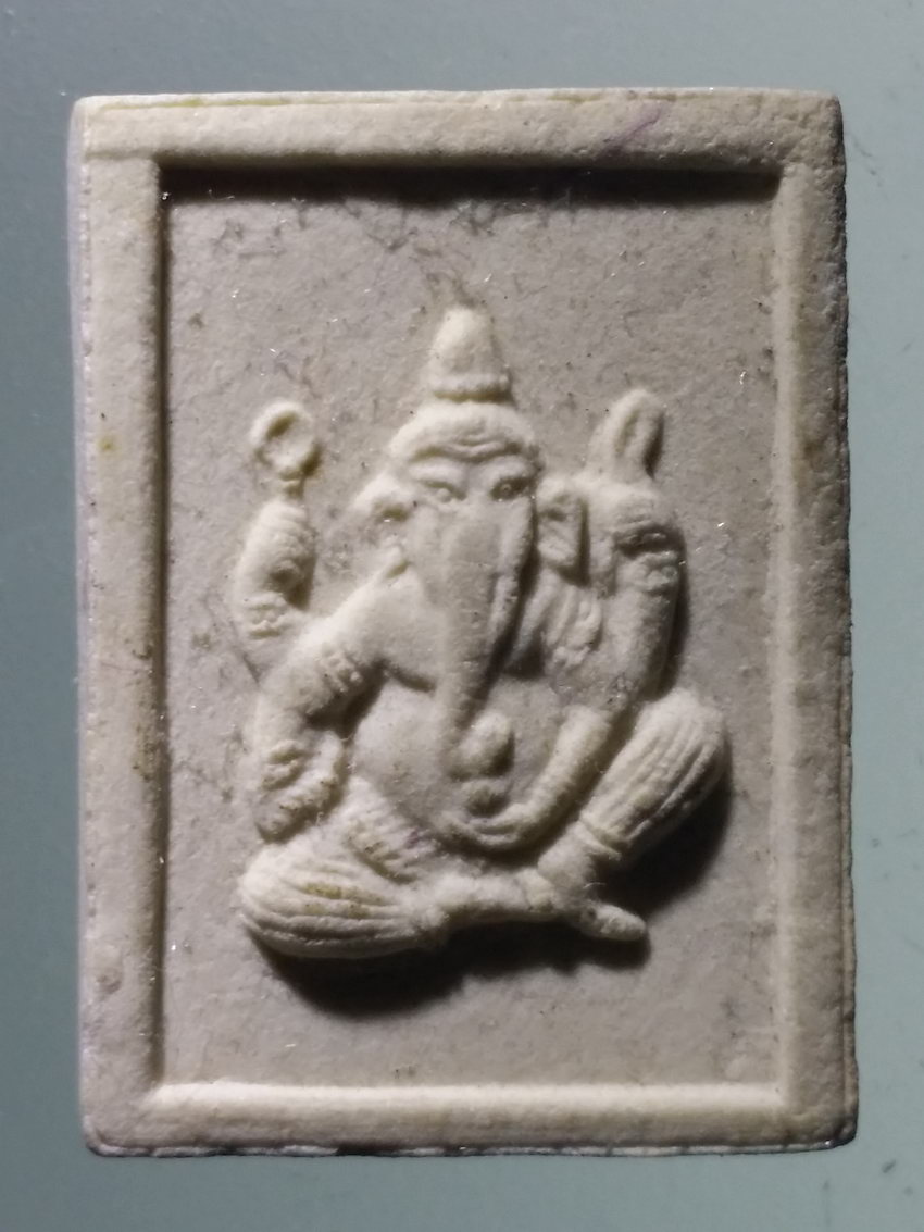 รหัสสินค้า พระไม่ทราบที่ 572 เศียรพ่อแก่ หลังพระพิฆเณศวร ไม่ทราบที่