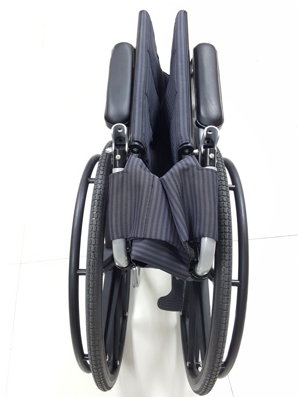 รถเข็นอลูมินัมอัลลอยด์โซม่า SOMA รุ่น SM 150.3 F24 (WheelChair SOMA 150.3 F24) ล้อหลังใหญ่ น้ำหนักเบา แข็งแรงทนทาน ของแท้ รับประกันศูนย์ไทย 1 ปี