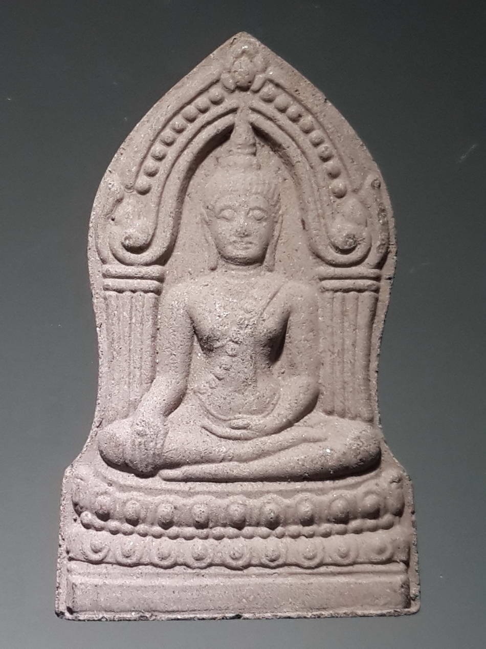 รหัสสินค้า พระเนื้อดิน เนื้อผง เนื้อว่าน 1158 พระพุทธชินราช ใบเสมา เนื้อผง พิมพ์ใหญ่ รุ่นปิดทอง สร้างปี 2547