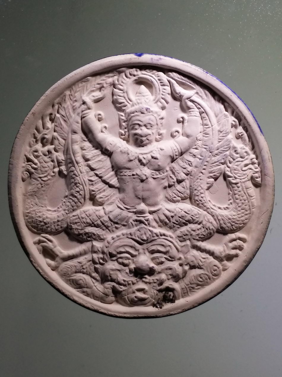 รหัสสินค้า จตุคามรามเทพ 918 พระเทวราชโพธิสัตว์จตุคามรามเทพ เนื้อกระเบื้องเคลือบสีน้ำเงิน รุ่นมหาเศรษฐีบุญฤทธิ์ หลวงพ่อจอน วัดบุญฤทธิ์ จังหวัดนครราชสีมา จัดสร้าง ปี 2550