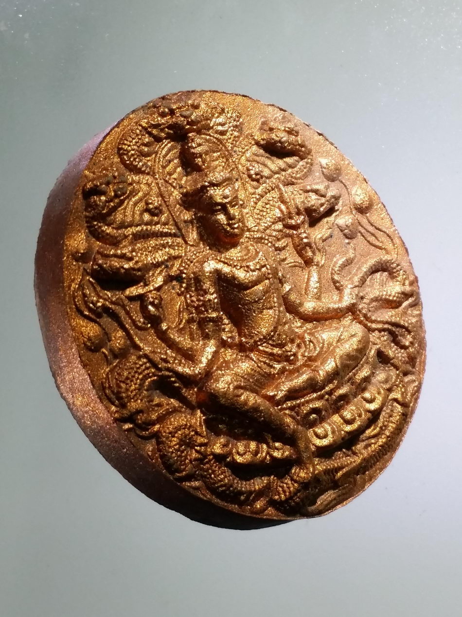 รหัสสินค้า จตุคามรามเทพ 737 พระเทวราชโพธิสัตว์จตุคามรามเทพ รุ่นมหาปาฏิหาริย์มั่งมีทรัพย์ เนื้อว่านปัดนาค กล่องแปดเหลี่ยม