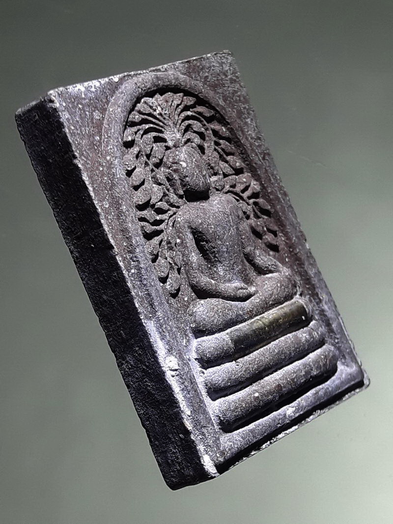 รหัสสินค้า พระเนื้อดิน ผง ว่าน 10453 พระสมเด็จ พิมพ์ปรกโพธิ์สะดุ้งกลับ เนื้อผงใบลาน หลังพระประจำวันพุธ ไม่ทราบที่