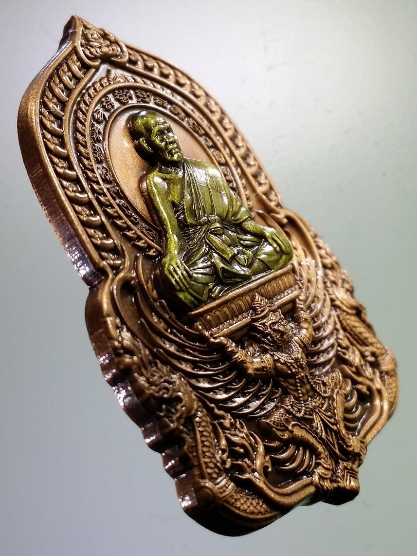 รหัสสินค้า พระมีกล่อง 051 เหรียญหลวงพ่อพัฒน์ วัดห้วยด้วน จ.นครสวรรค์ รุ่นราชันย์แสนล้าน ปี ๒๕๖๔ เนื้อทองแดงซาติน หน้ากากชนวนซาติน หมายเลข ๓๘๓