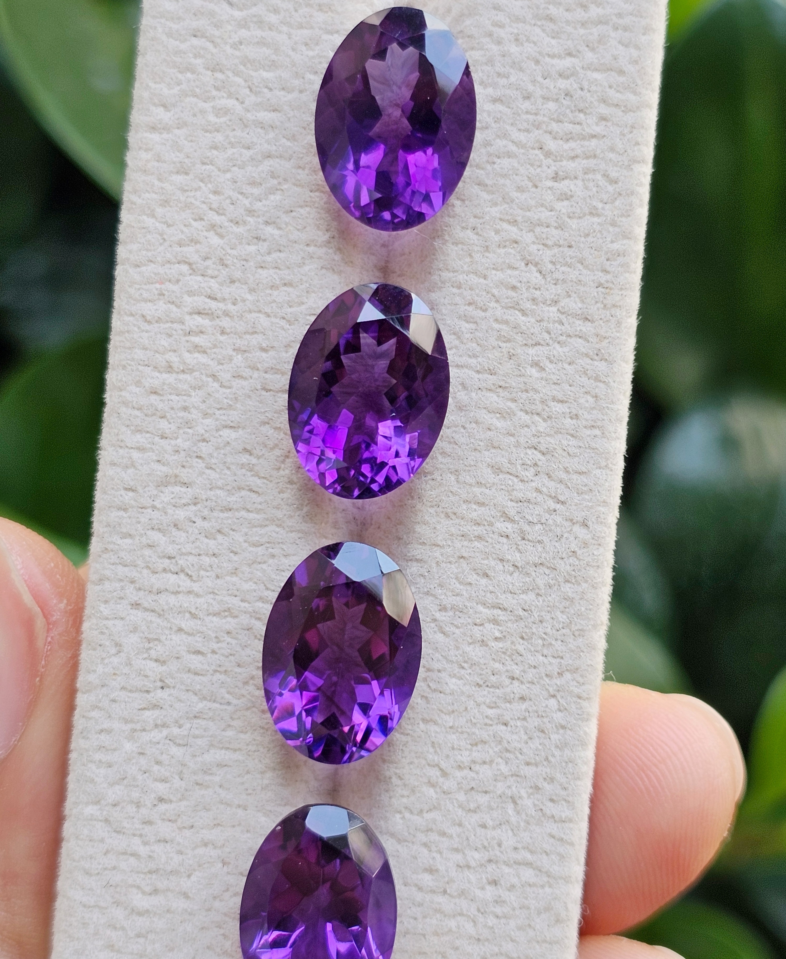 อเมทิสเข้มไข่ 14x10 mm. 1 เม็ด