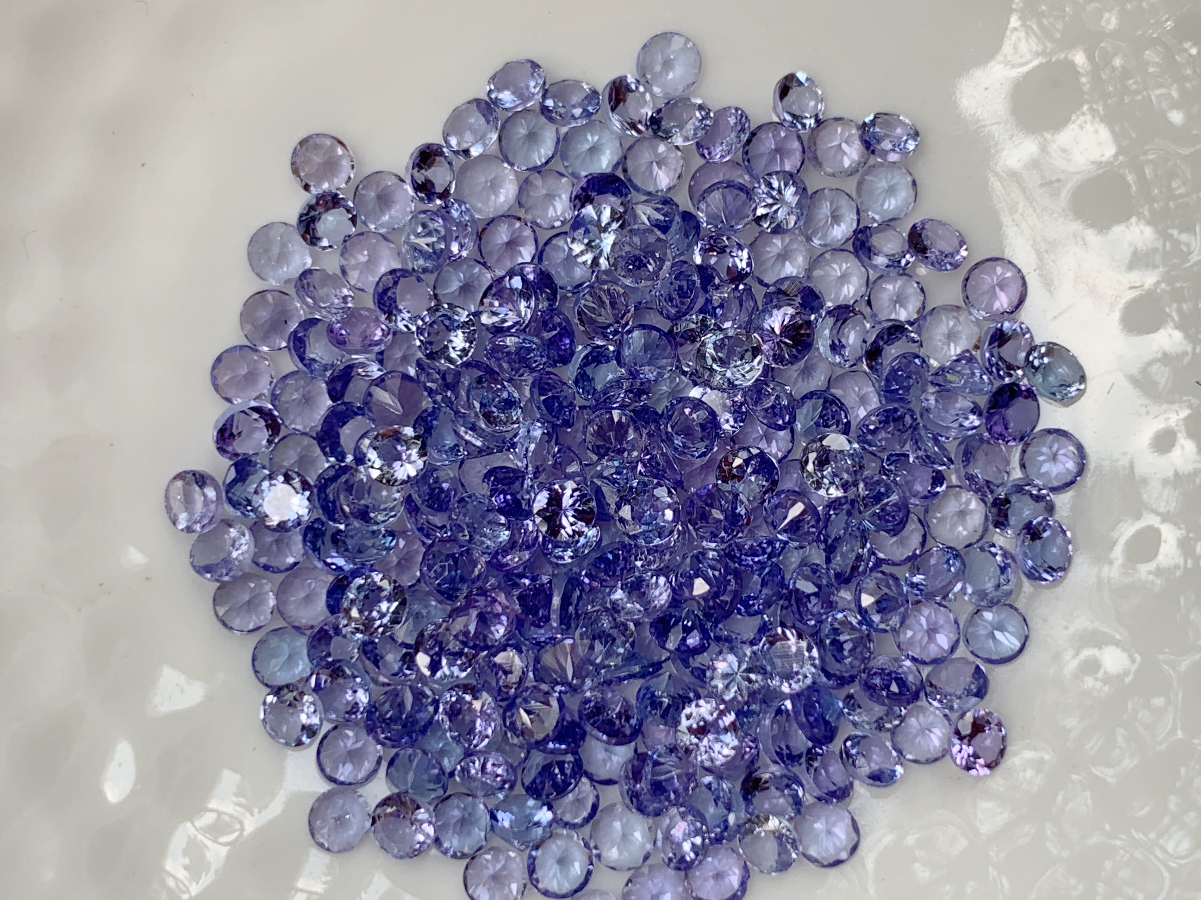 แทนซาไนท์กลม 2.5 มม. 1 กะรัต