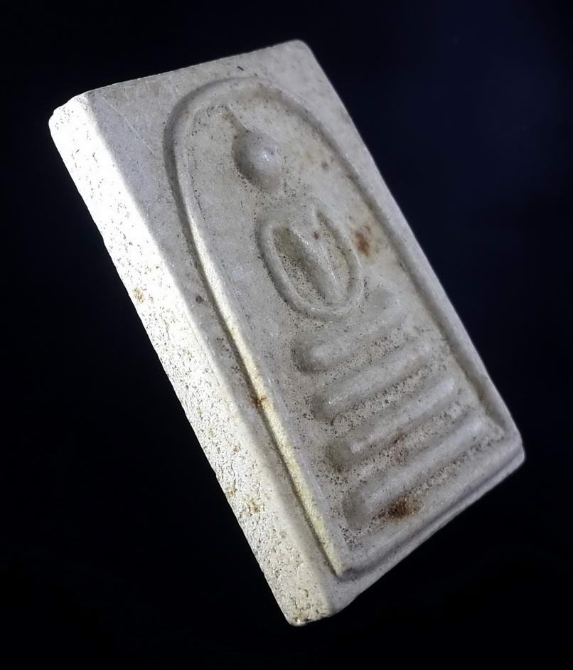 รหัสสินค้า พระสมเด็จ วัดต่างๆ 374 พระสมเด็จเนื้อผง หลังพญาราหู หลวงพ่อทองอยู่ วัดหัวสำโรง จังหวัดลพบุรี สร้างปี 2538 พระรายการนี้ให้เช่าบูชาแล้ว