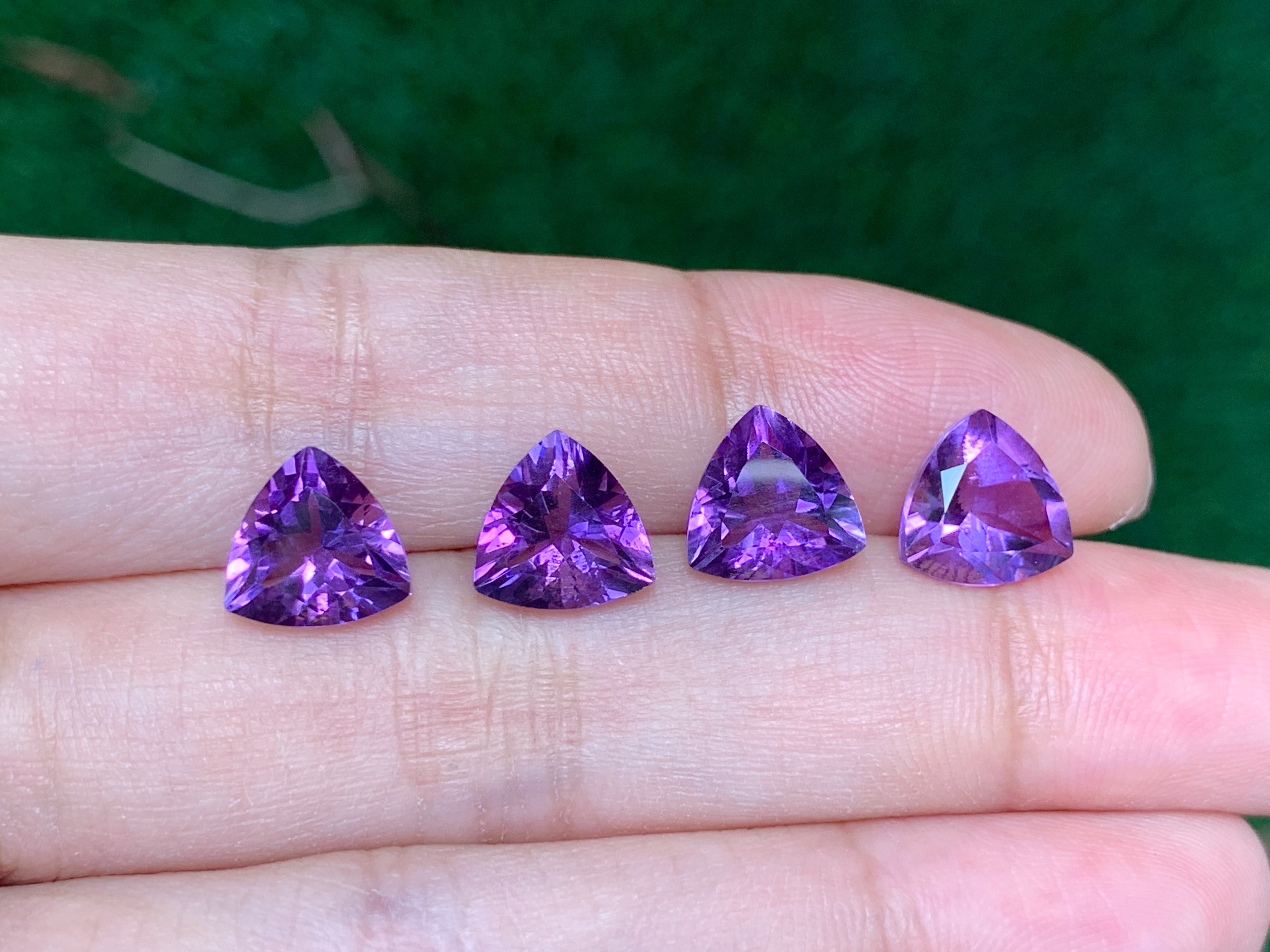 อเมทิสสามเหลี่ยม 9X9 มม. 1 เม็ด