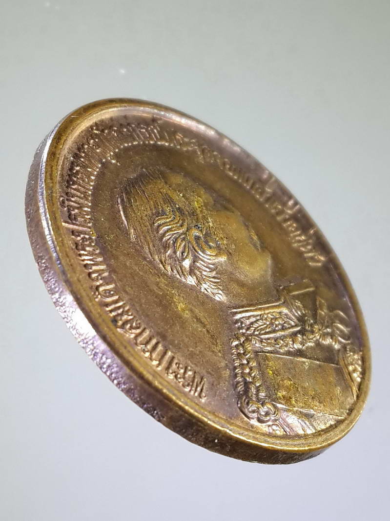 รหัสสินค้า พระมหากษัตริย์ และบุคคลสำคัญ 124 เหรียญพระจุลจอมเกล้าเจ้าอยู่หัว รัชกาลที่ 5 รุ่นมหามงคลเสาร์ 5 ตะเพียนคู่ นิตยสารเซียนพระสร้างปี 2536 หลวงพ่อเปิ่นปลุกเสก