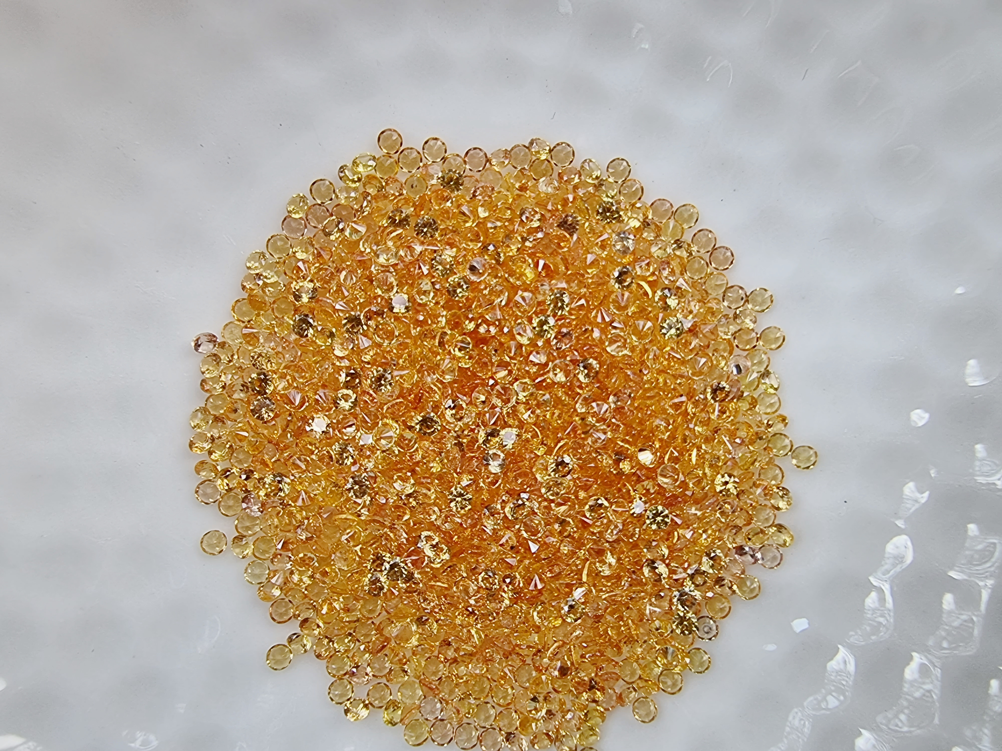 Yellow sapphire บุษราคัมกลม 1.5 มม. 1 กะรัต