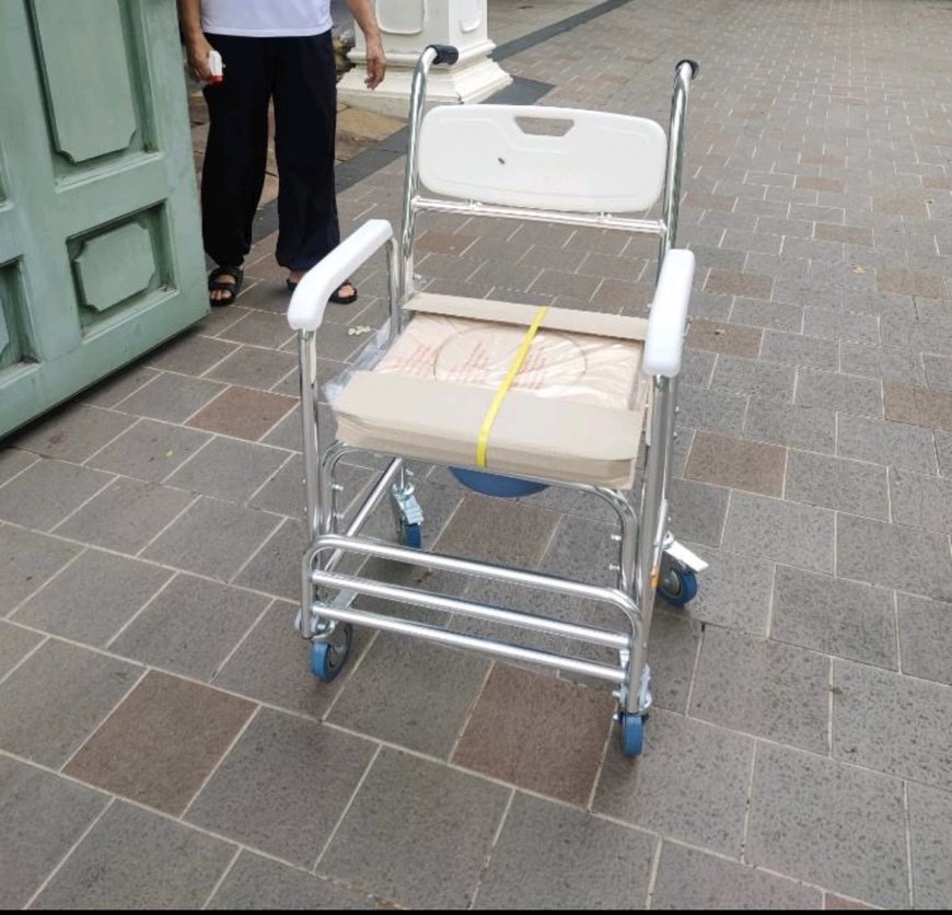 เก้าอี้นั่งถ่าย มีล้อ รุ่น Y614L (รุ่นยอดนิยม)