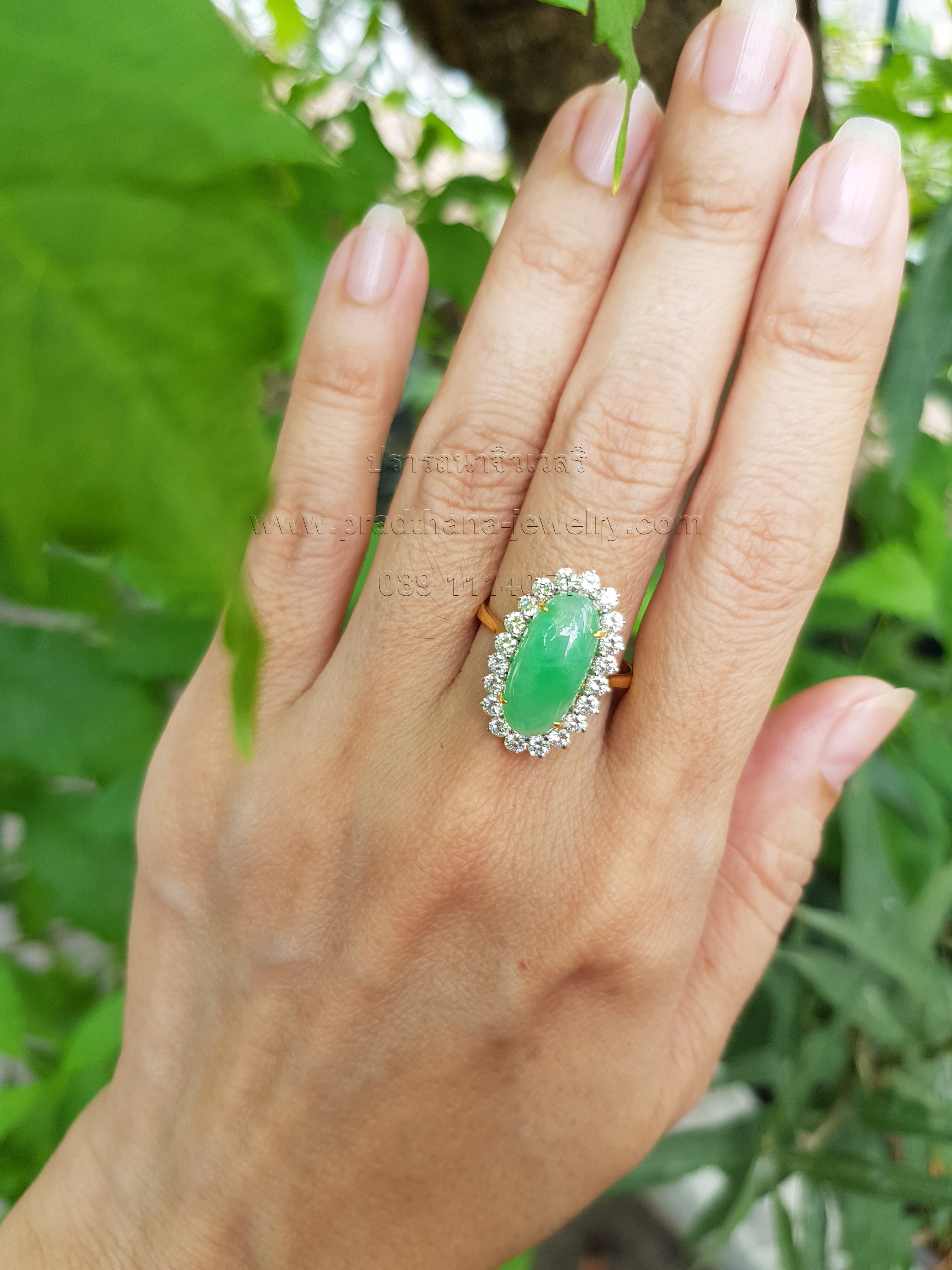 แหวนหยกล้อมเพชร