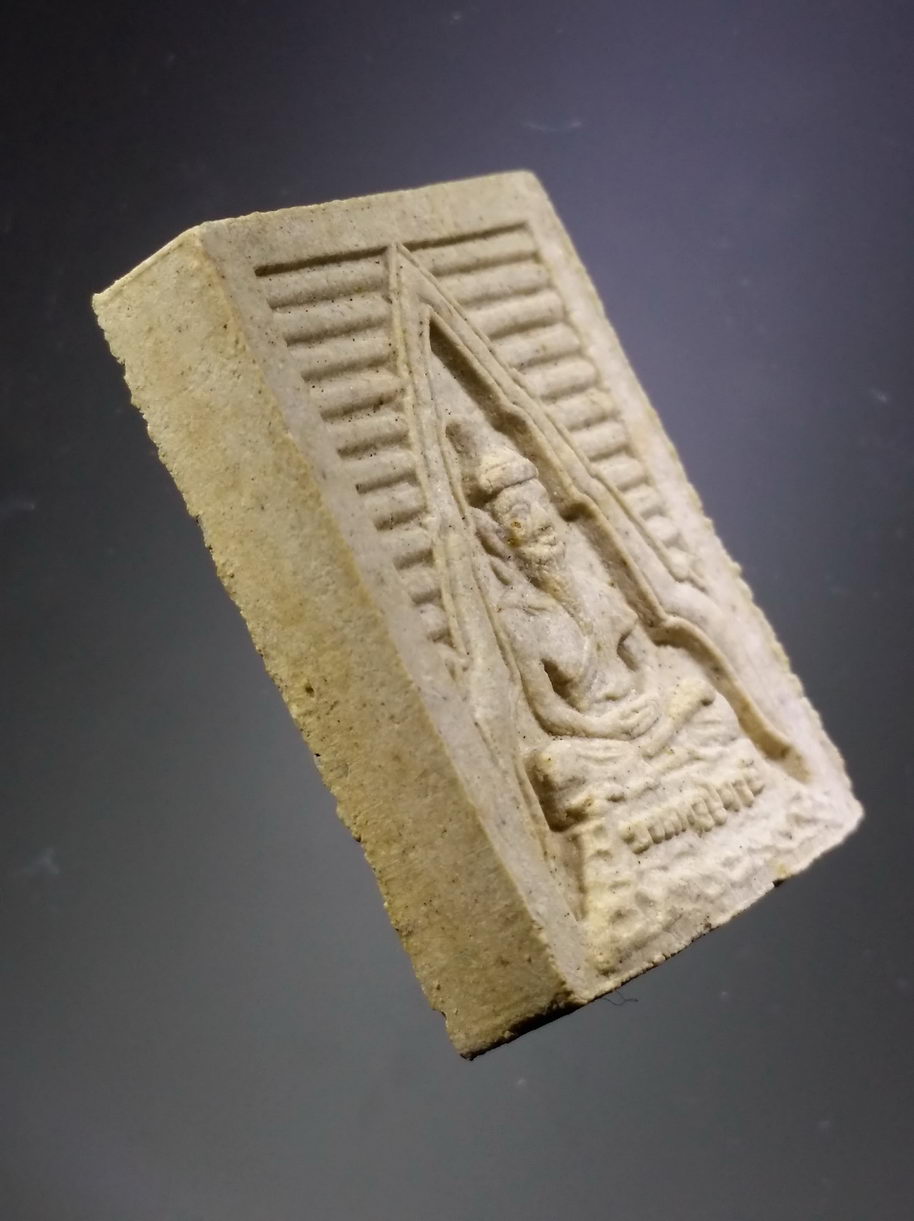 รหัสสินค้า พระมีกล่อง 3859 บรมครูปู่ฤาษี วัดศรีบัวทอง จังหวัดกาญจนบุรี รุ่นบารมีรุ่งโรจน์ สร้างปี 2538