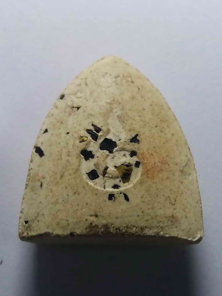 รหัสสินค้า พระไม่ทราบที่ 078 หลวงพ่อโตเนื้อผง หลังอุ โรยเศษรักทอง ไม่ทราบที่