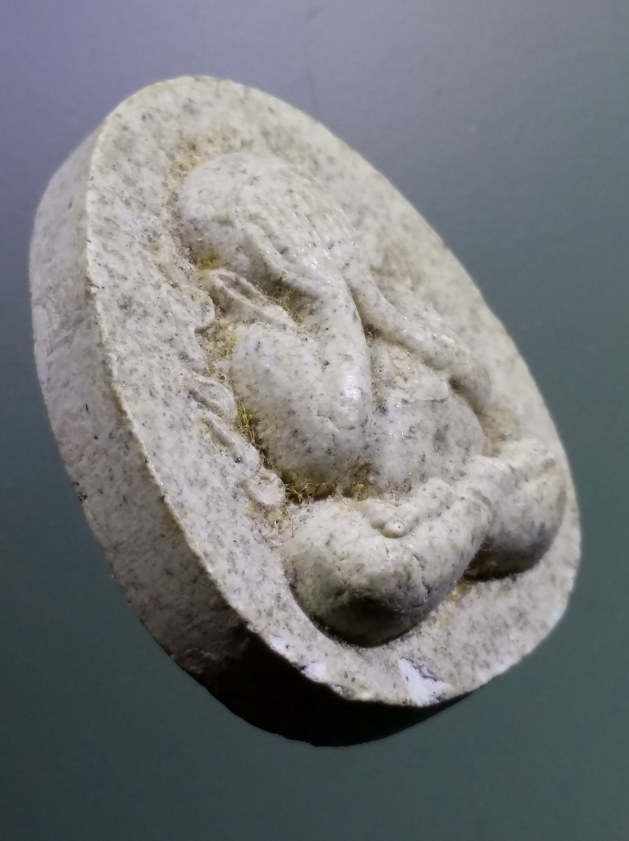 รหัสสินค้า พระปิดตา ทั่วไป 262 พระปิดตาเนื้อผง รุ่นถวายพระพร หลวงปู่เหรียญ วรลาโภ สำนักสงฆ์วังสวนจิตรลดา สร้างปี 2539 พระรายการนี้ให้เช่าบูชาแล้ว