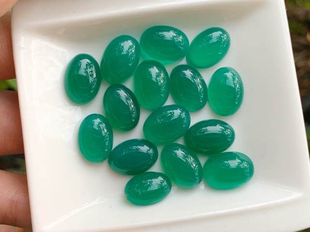 โมราไข่หลังเบี้ย 10x14mm. 1 เม็ด