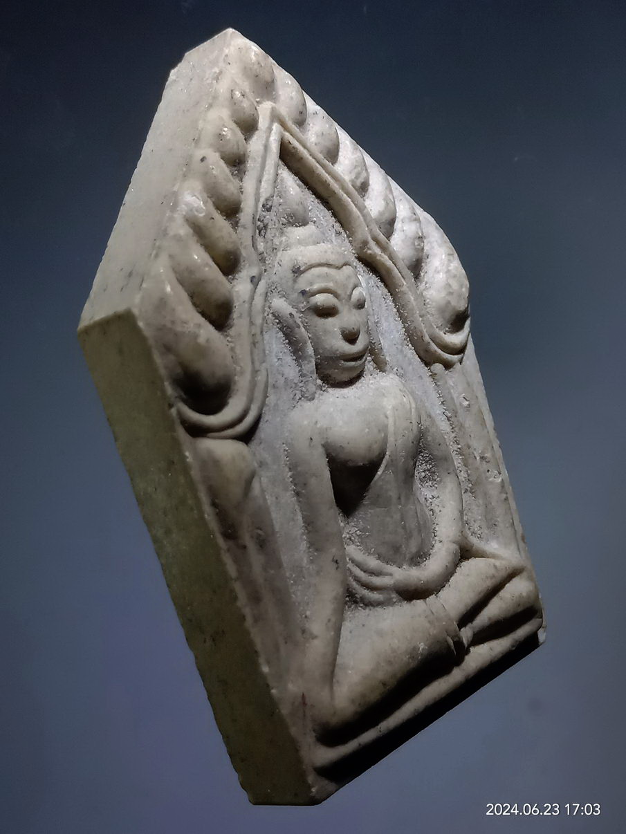 รหัสสินค้า พระเนื้อดิน เนื้อผง เนื้อว่าน 277 พระขุนแผน ห้าเหลี่ยมอกใหญ่ หลังยันต์ หัวใจ ขุนแผน สุนะโมโล ไม่ทราบที่