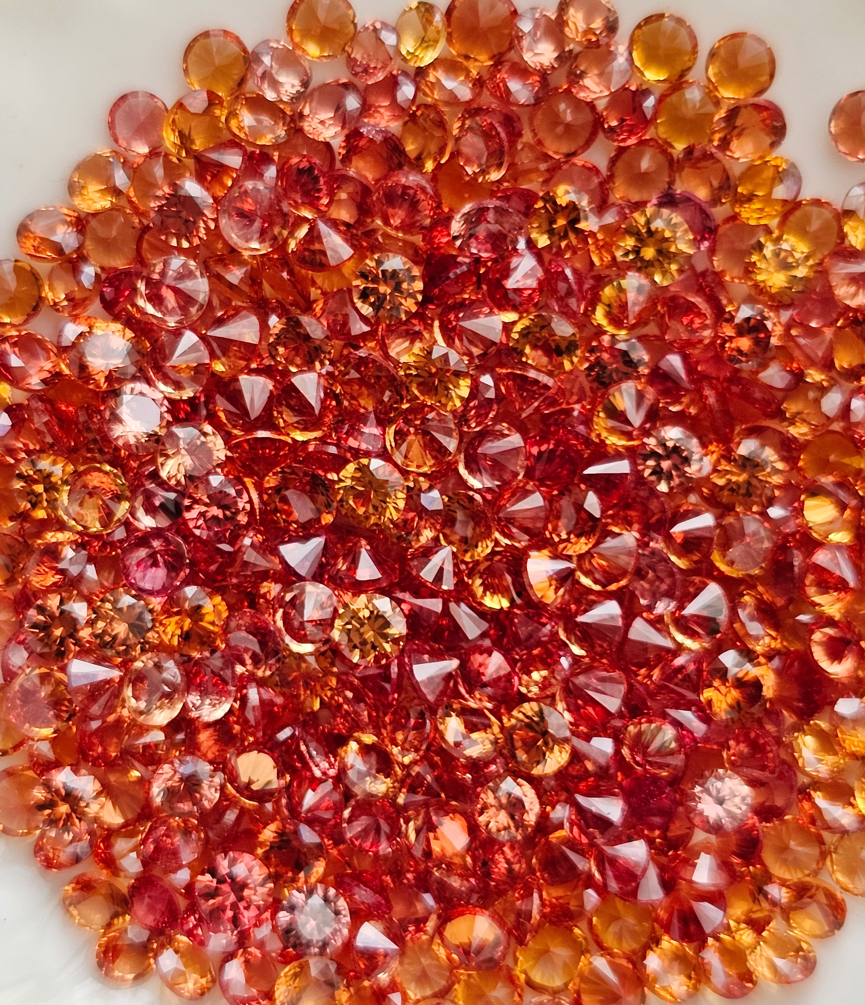 แซฟไฟร์ส้มอมเหลืองกลม 2.3-2.7mm. 1 กะรัต