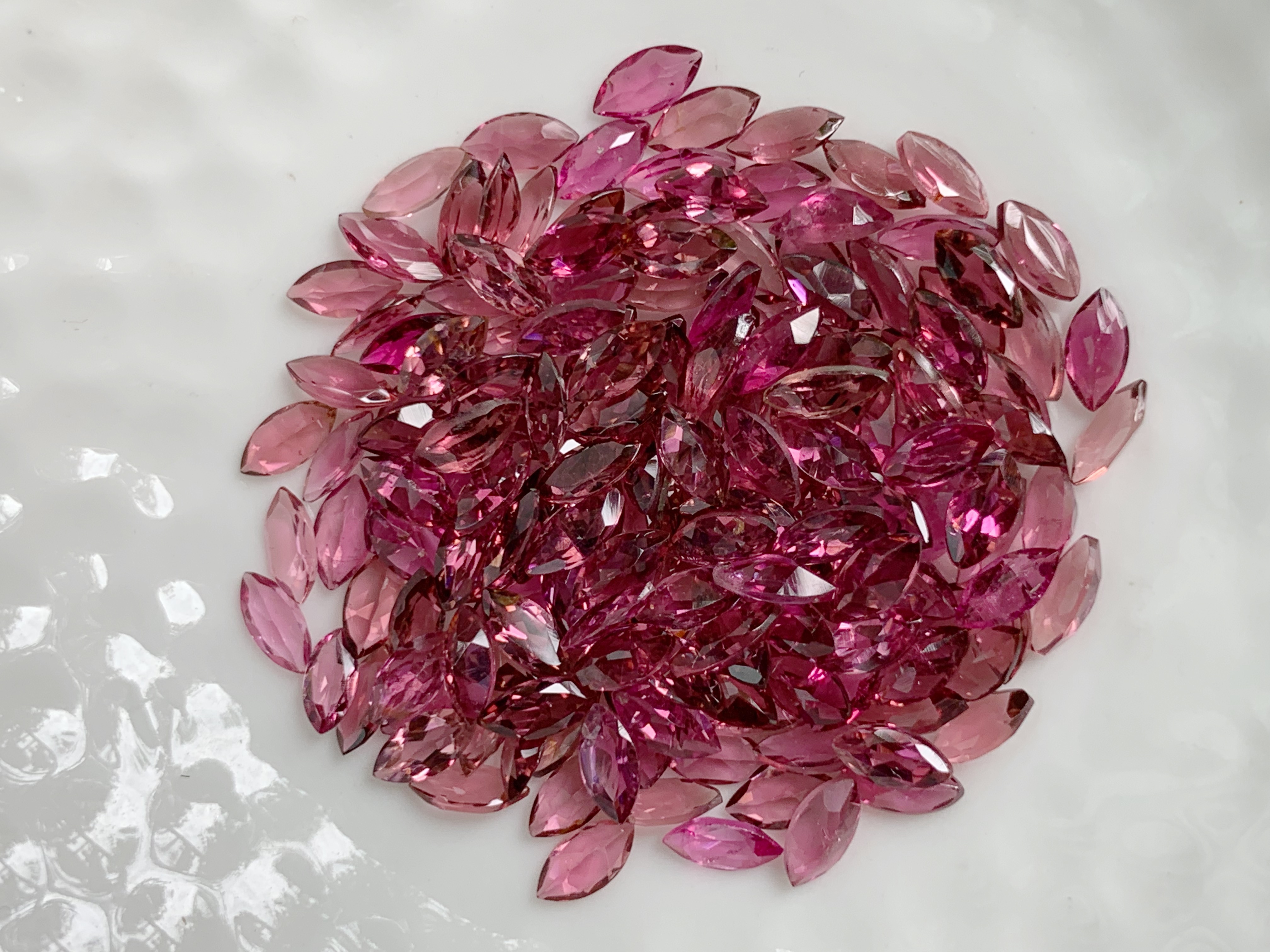 พิ้งค์ทัวมาลีนมาคี 2.5x5 มม. 1 กะรัต