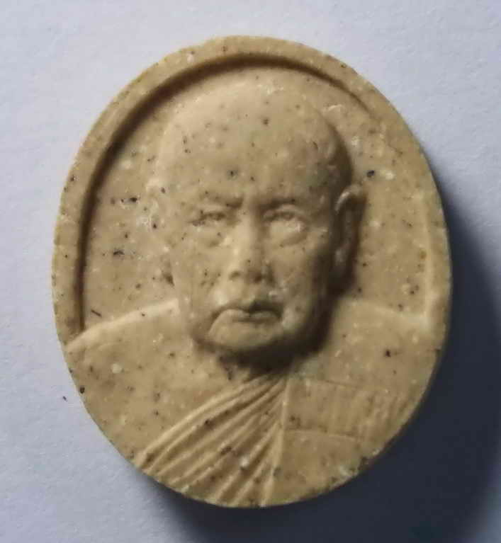 รหัสสินค้า พระมีกล่อง 027 พระผงรูปเหมือน เนื้อผง หลวงพ่อปลื้ม วัดสวนหงส์ จังหวัดสุพรรณบุรี