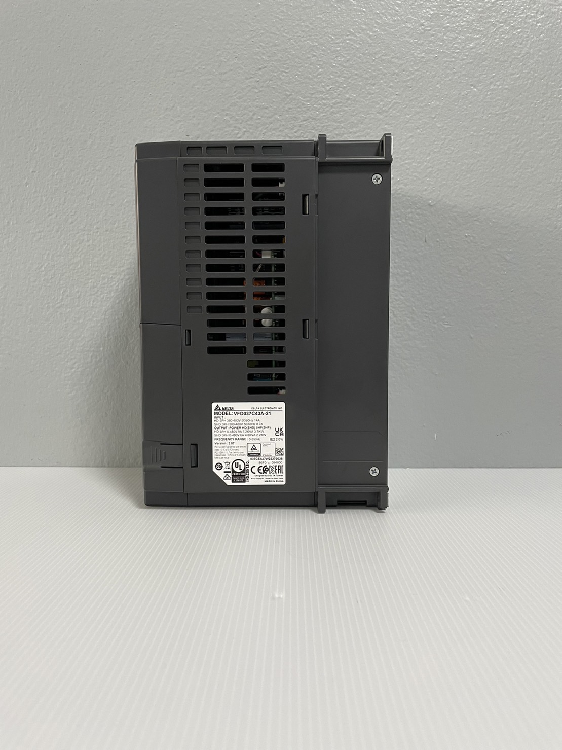 Delta Inverter VFD037C43A-21 5HP 3.7kW (Input 380V 3-Phase Output 380V 3-Phase )