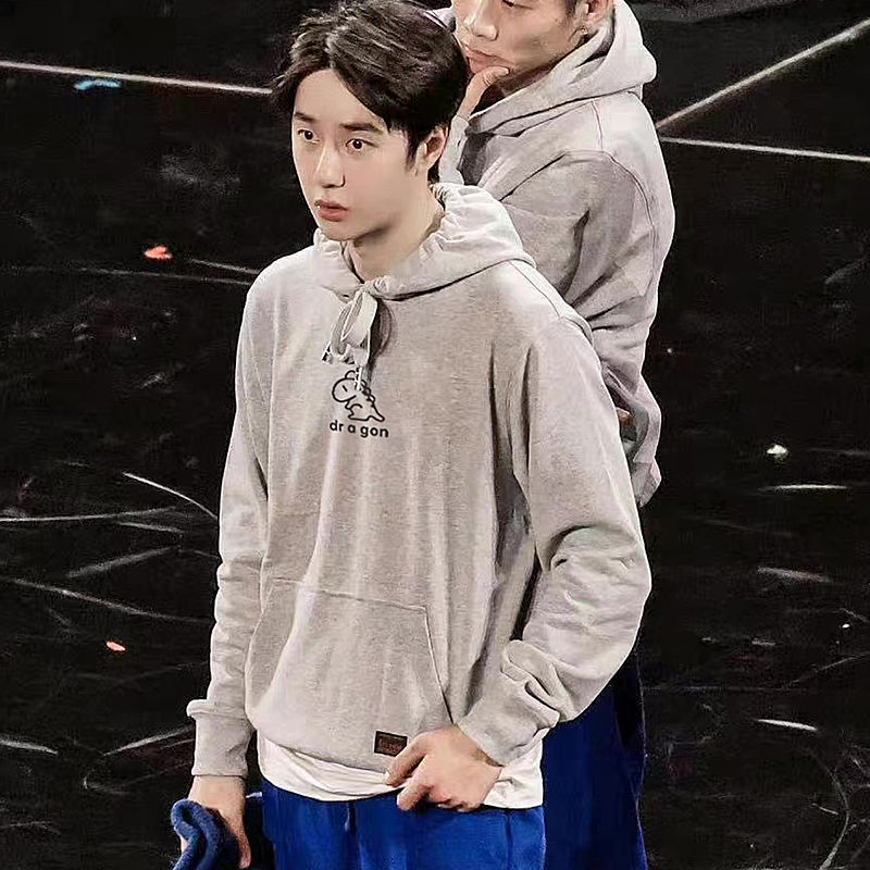 เสื้อกันหนาวไดโนเสาร์ แบบหวังอี้ป๋อใส่ใน SDC5
