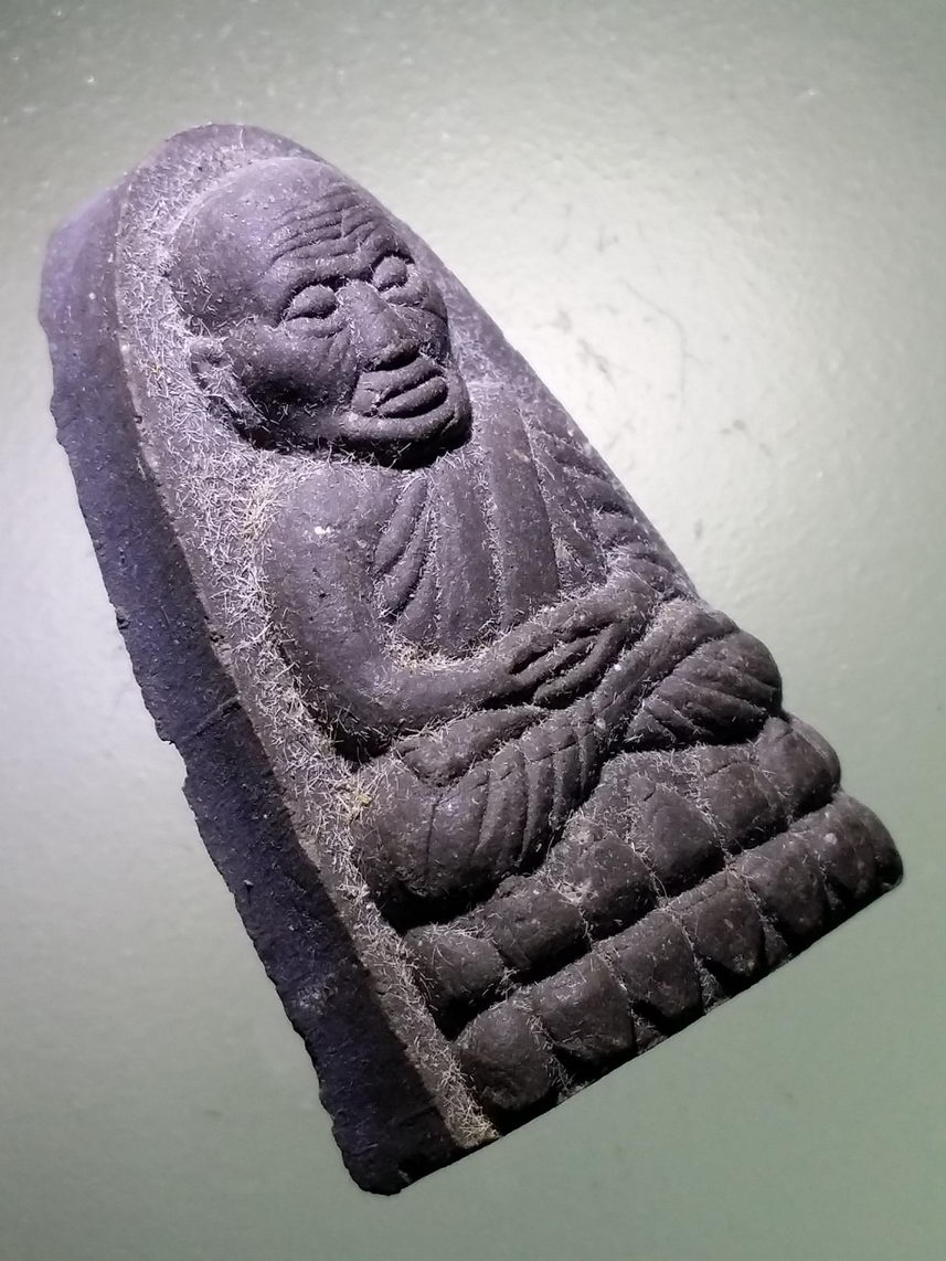 รหัสสินค้า หลวงปู่ทวด วัดต่างๆ 538 หลวงปู่ทวดเนื้อผง พิมพ์เตารีดหัวมนพิมพ์กลาง หลังยันต์ อะระหังพุทโธ มะอะอุ ไม่ทราบที่