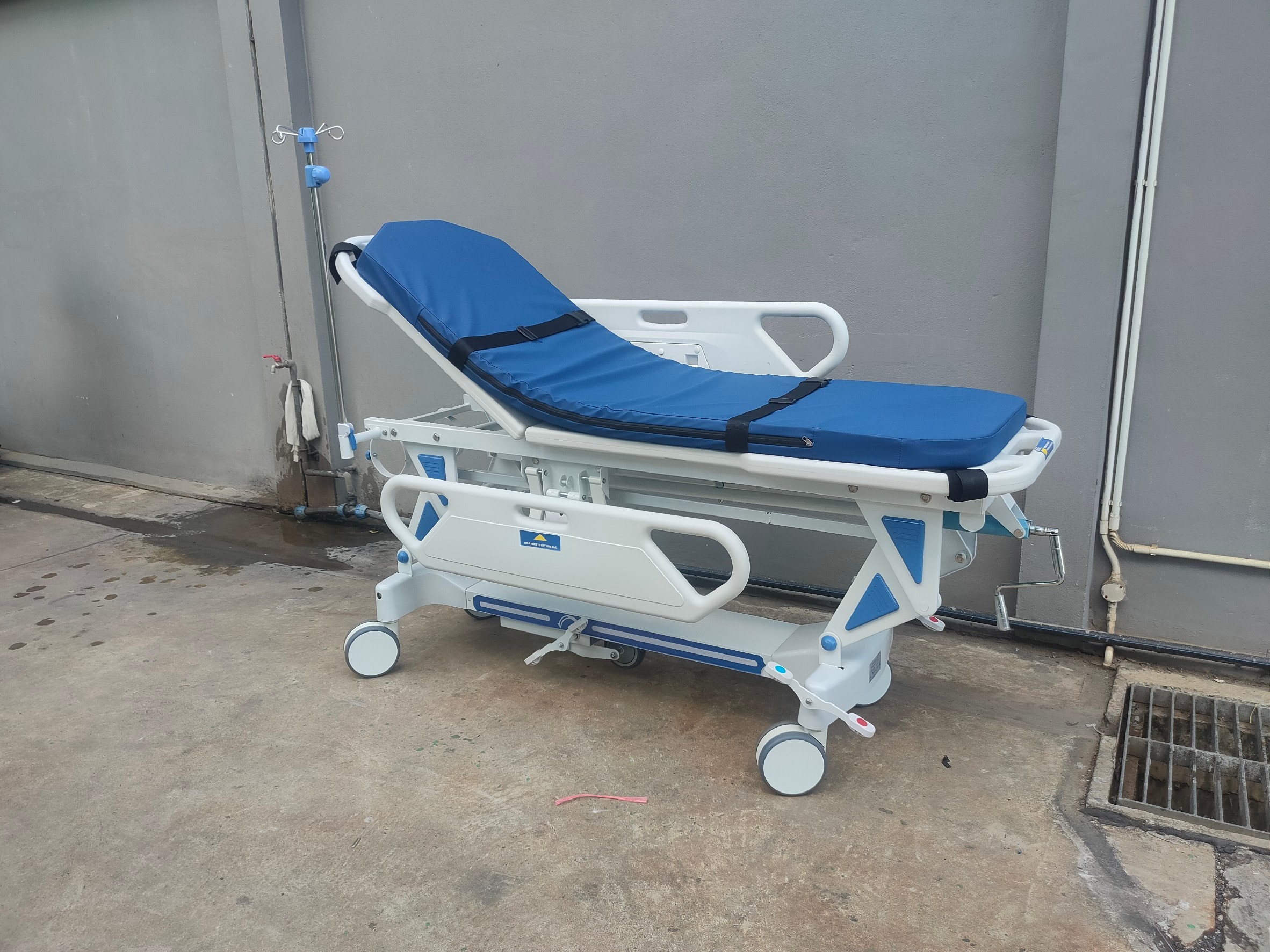 รถเข็นเปลเคลื่อนย้ายผู้ป่วย รุ่น CH-TC-04(i) (PATIENT STRETCHER TROLLEY)