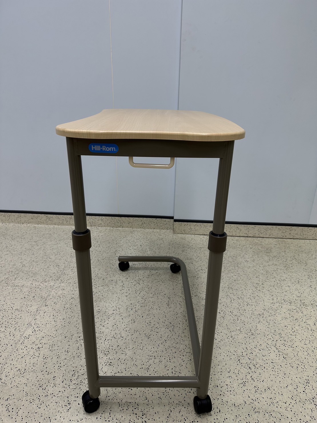โต๊ะคร่อมเตียง แบรนด์ Hill-Rom (Overbed Hill-Rom)